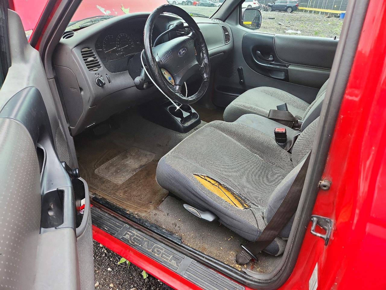 2001 Ford Ranger Red vin: 1FTYR10C81TA09912