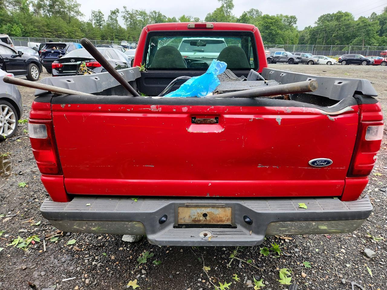 2001 Ford Ranger Red vin: 1FTYR10C81TA09912