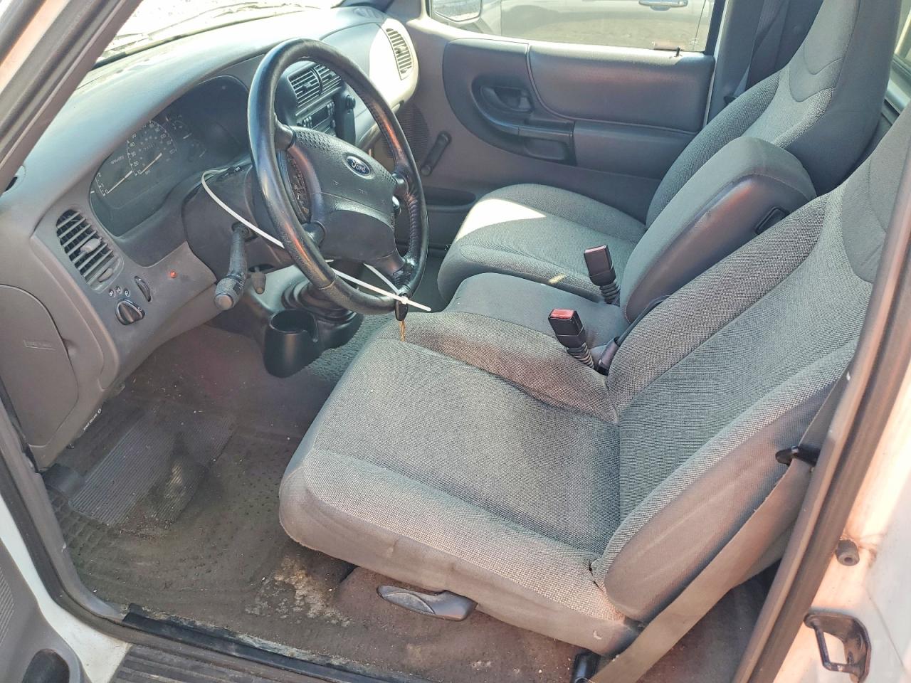 2001 Ford Ranger White vin: 1FTYR10C81TA12633