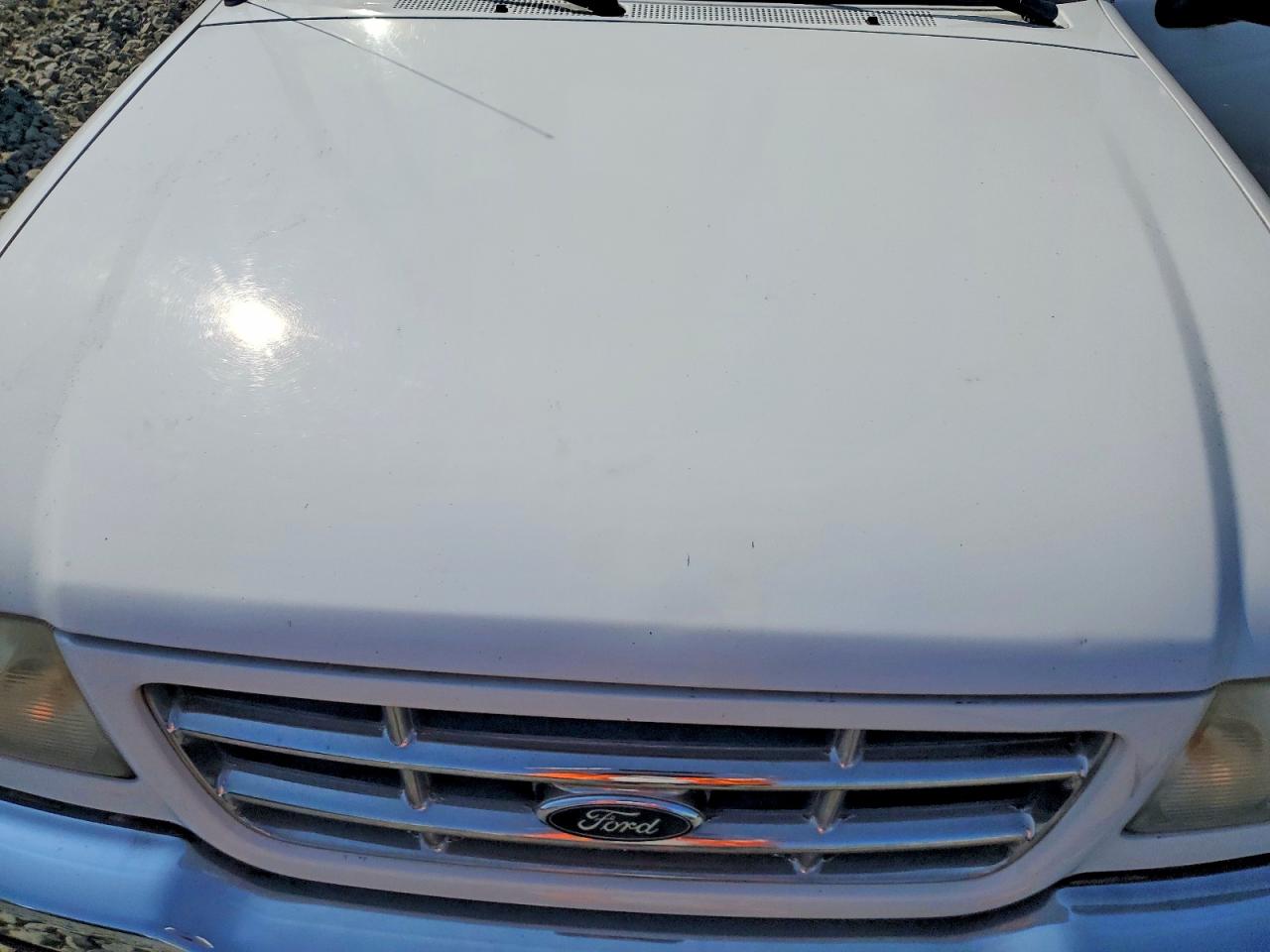 2001 Ford Ranger White vin: 1FTYR10C81TA12633