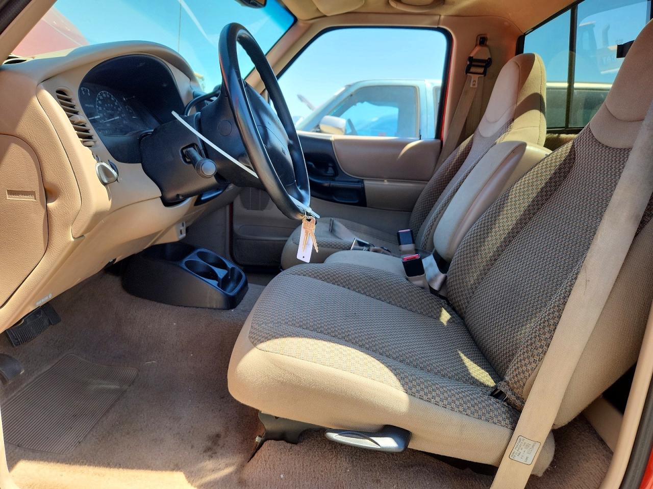 1998 Ford Ranger Red vin: 1FTYR10C8WPA98719
