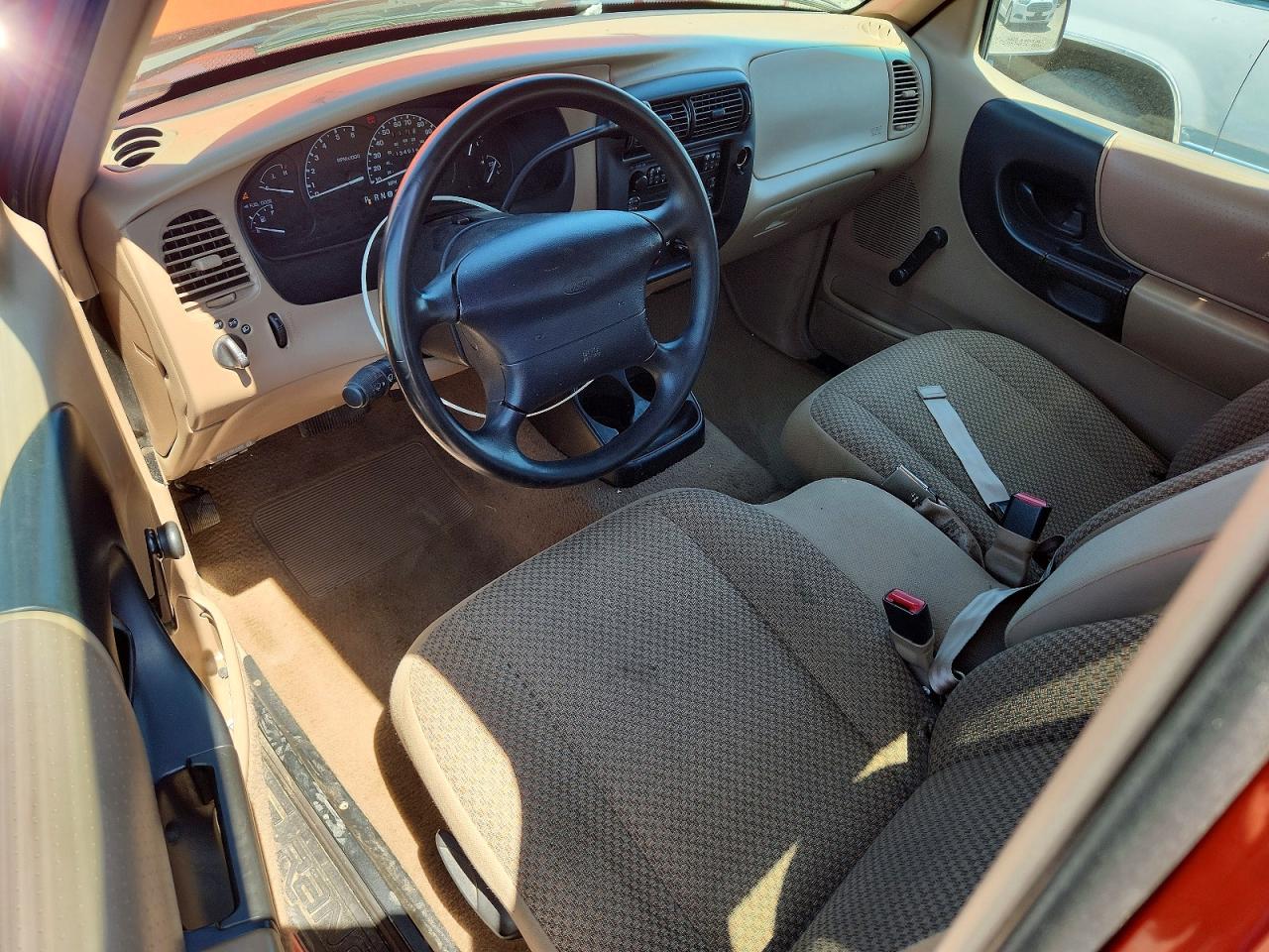 1998 Ford Ranger Red vin: 1FTYR10C8WPA98719
