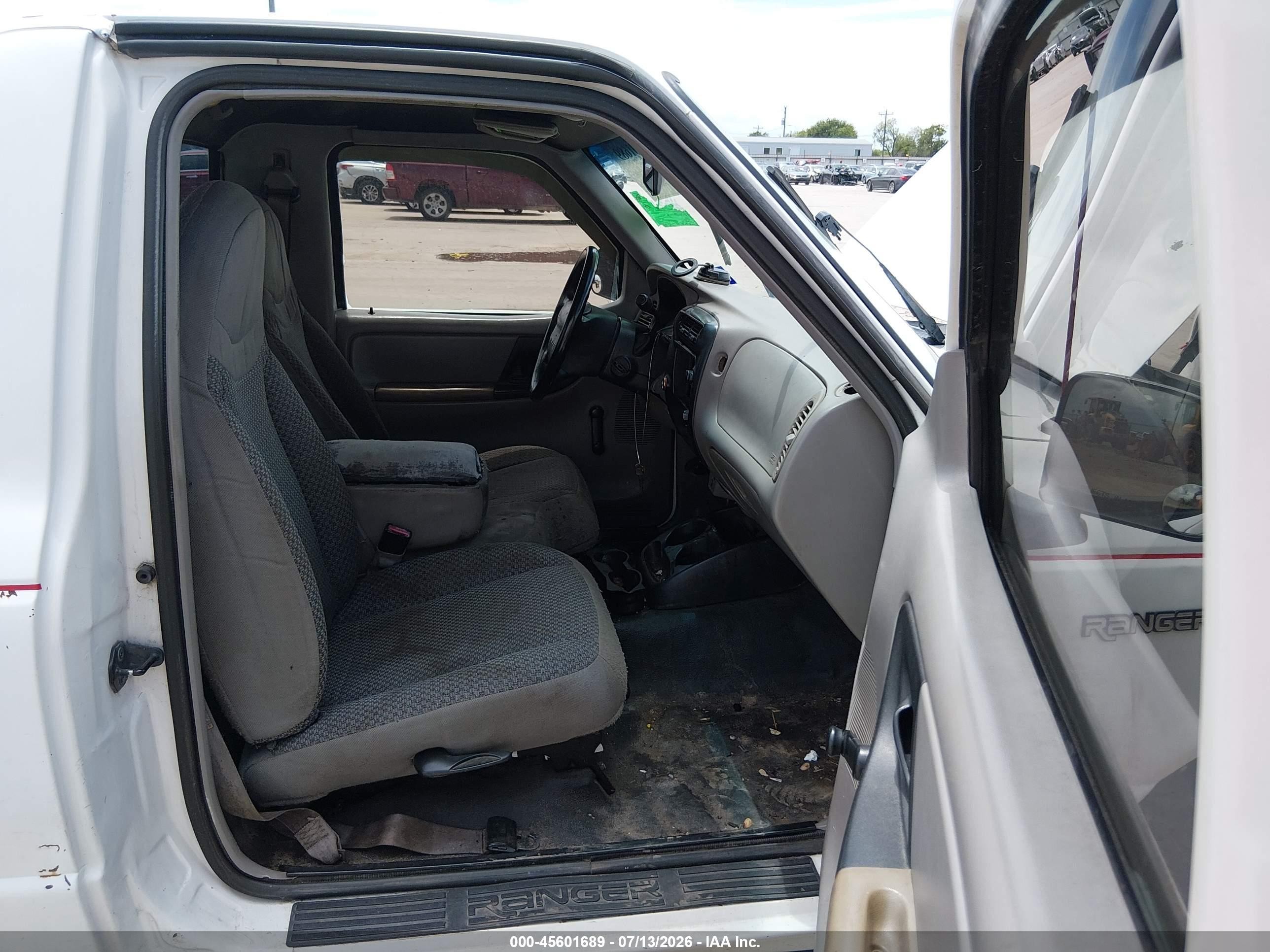 1999 Ford Ranger Xl/xlt White vin: 1FTYR10C8XTA11989