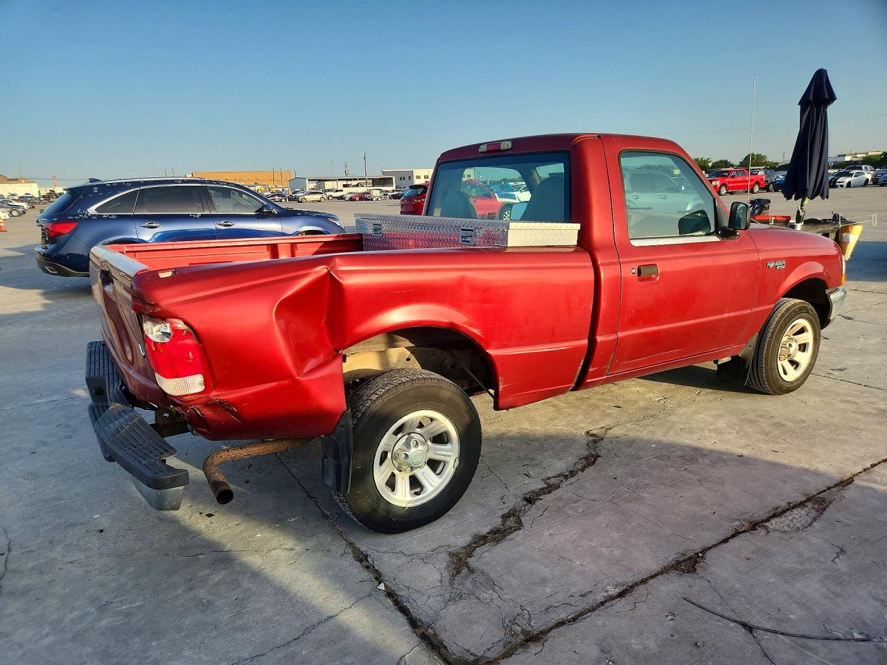 2000 Ford Ranger Red vin: 1FTYR10C8YPB16722