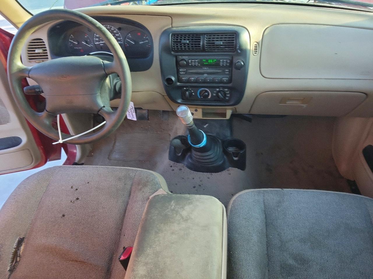 2000 Ford Ranger Red vin: 1FTYR10C8YPB16722