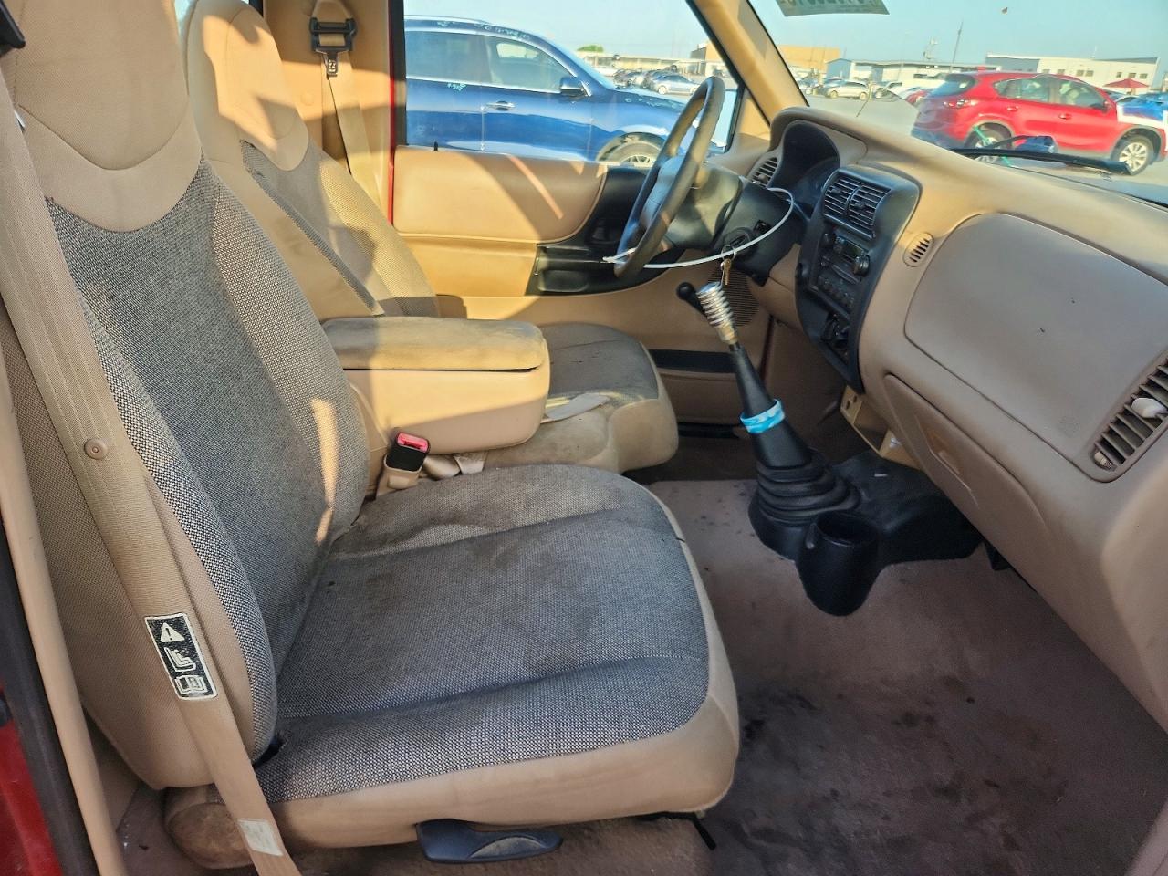 2000 Ford Ranger Red vin: 1FTYR10C8YPB16722