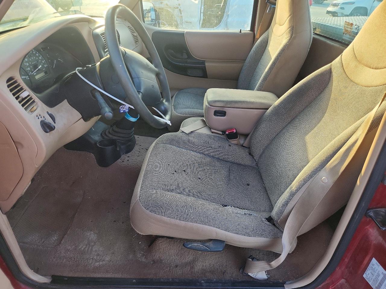2000 Ford Ranger Red vin: 1FTYR10C8YPB16722