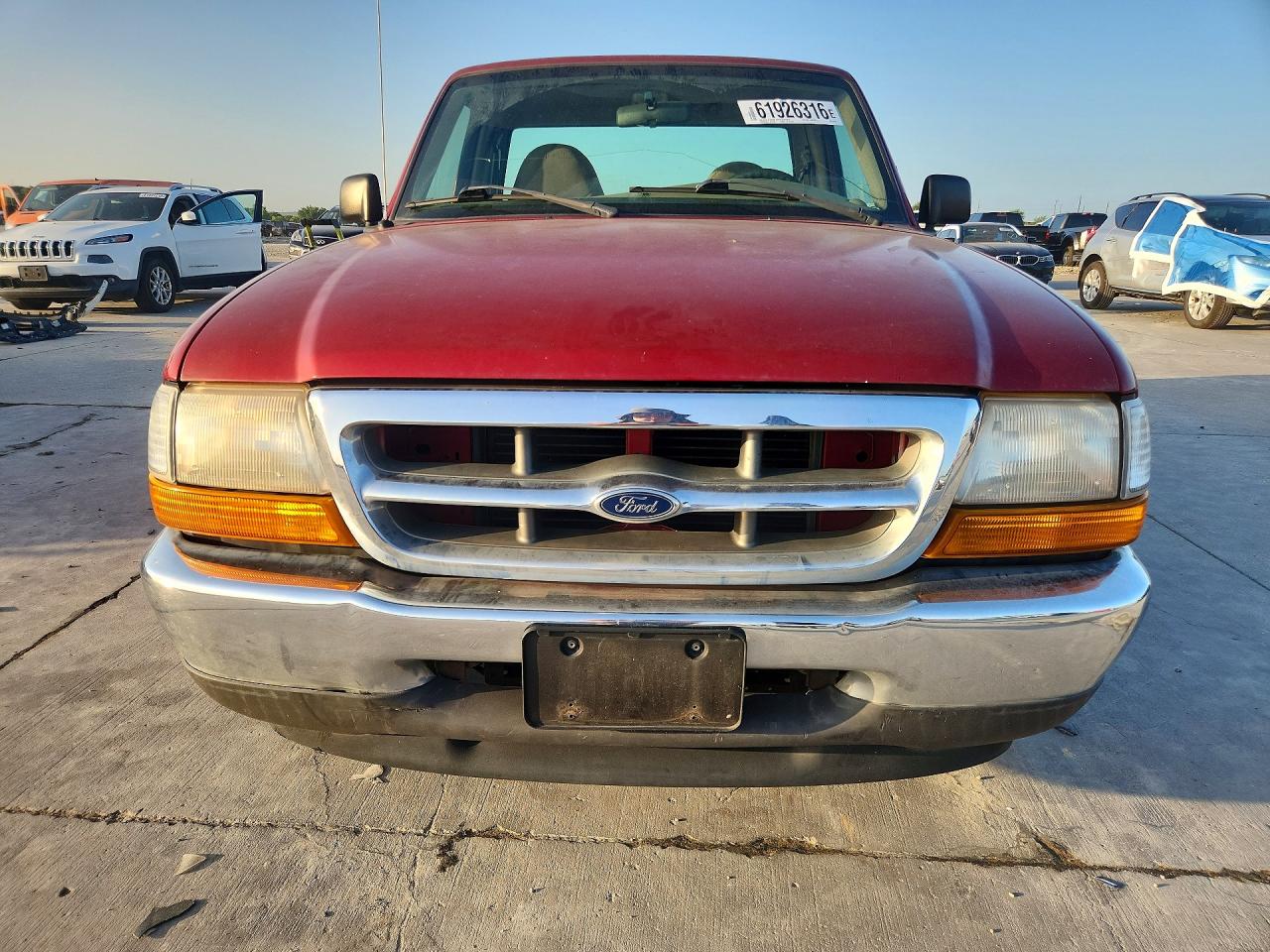 2000 Ford Ranger Red vin: 1FTYR10C8YPB16722