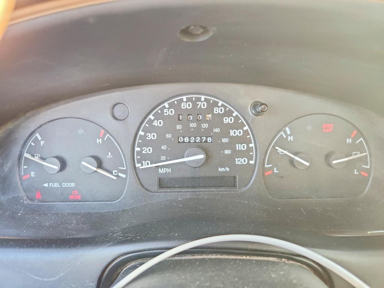 2000 Ford Ranger Red vin: 1FTYR10C8YPB16722