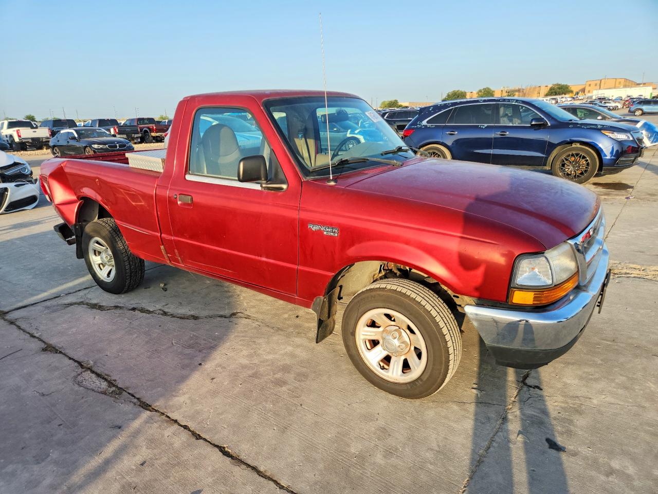 2000 Ford Ranger Red vin: 1FTYR10C8YPB16722
