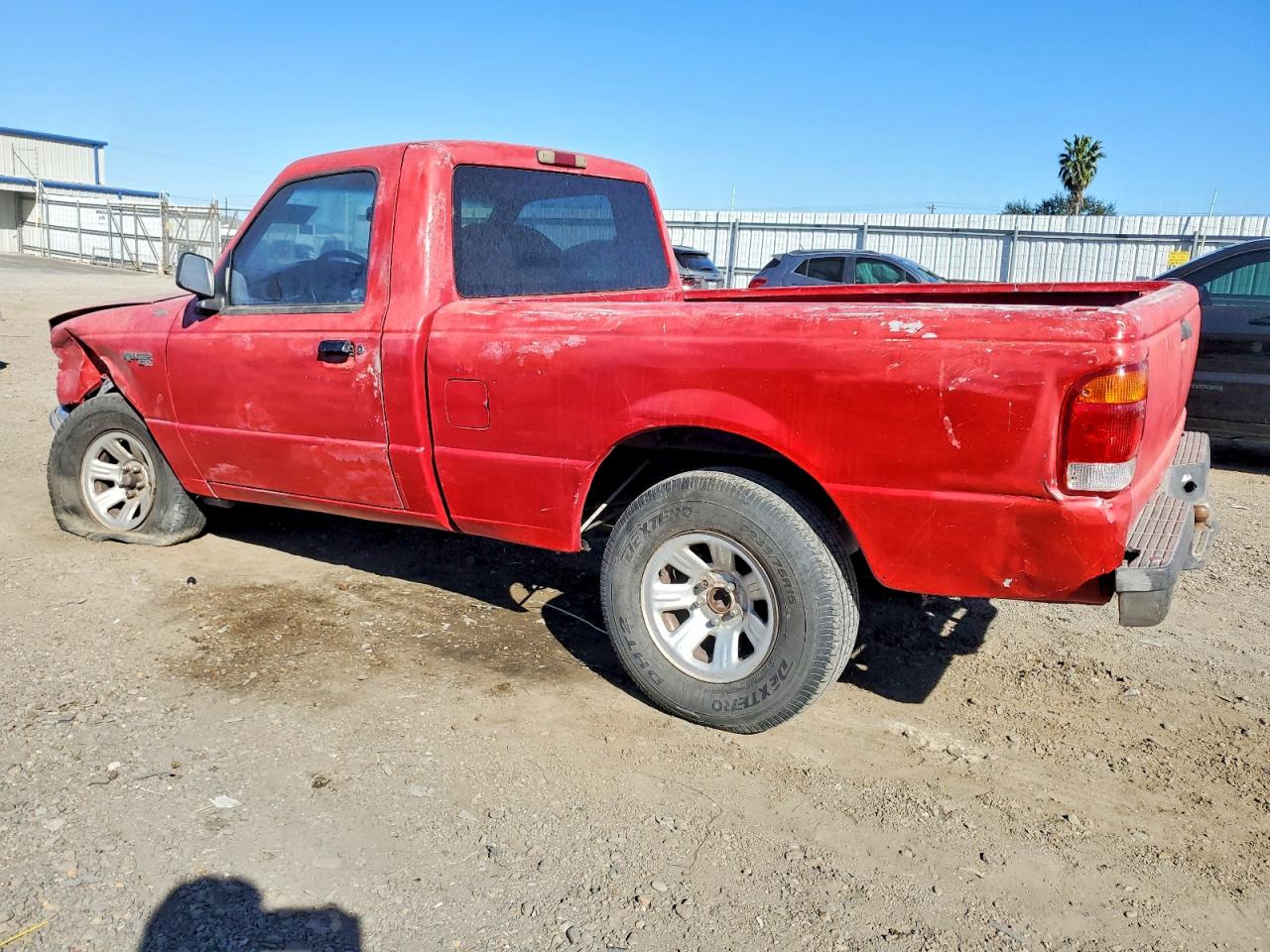1998 Ford Ranger Red vin: 1FTYR10C9WUC95609