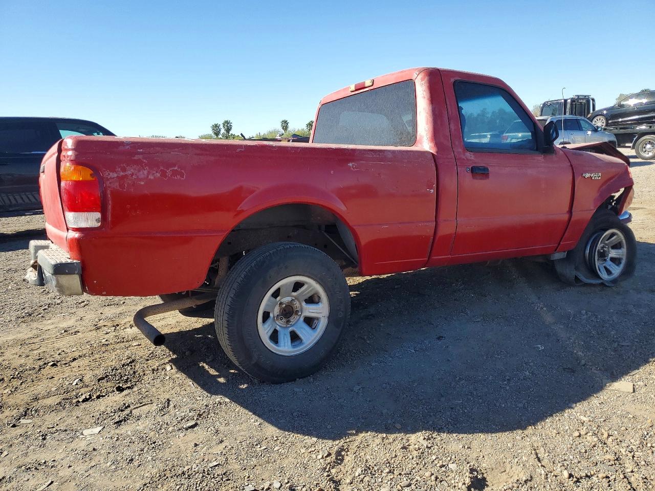 1998 Ford Ranger Red vin: 1FTYR10C9WUC95609