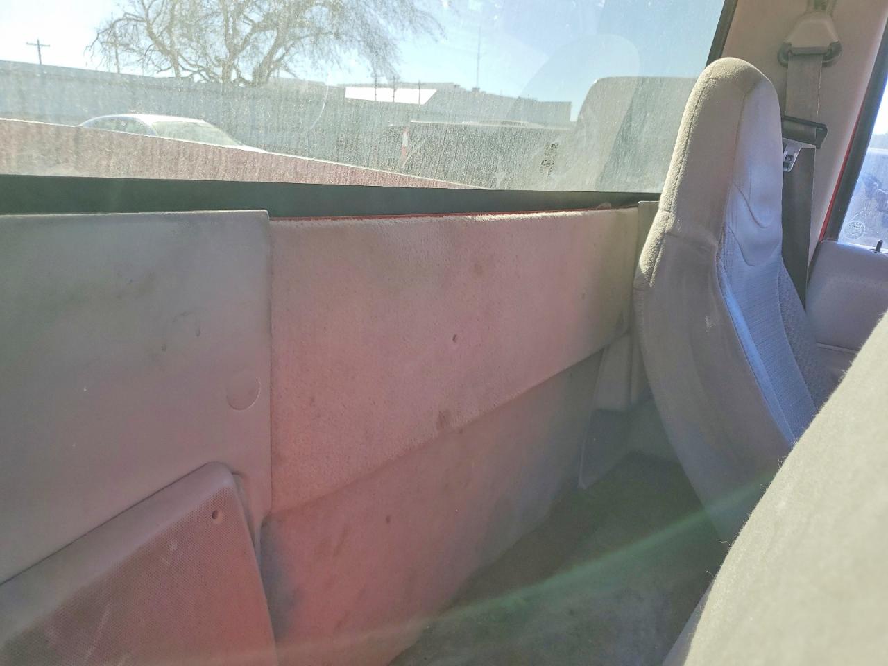 1998 Ford Ranger Red vin: 1FTYR10C9WUC95609