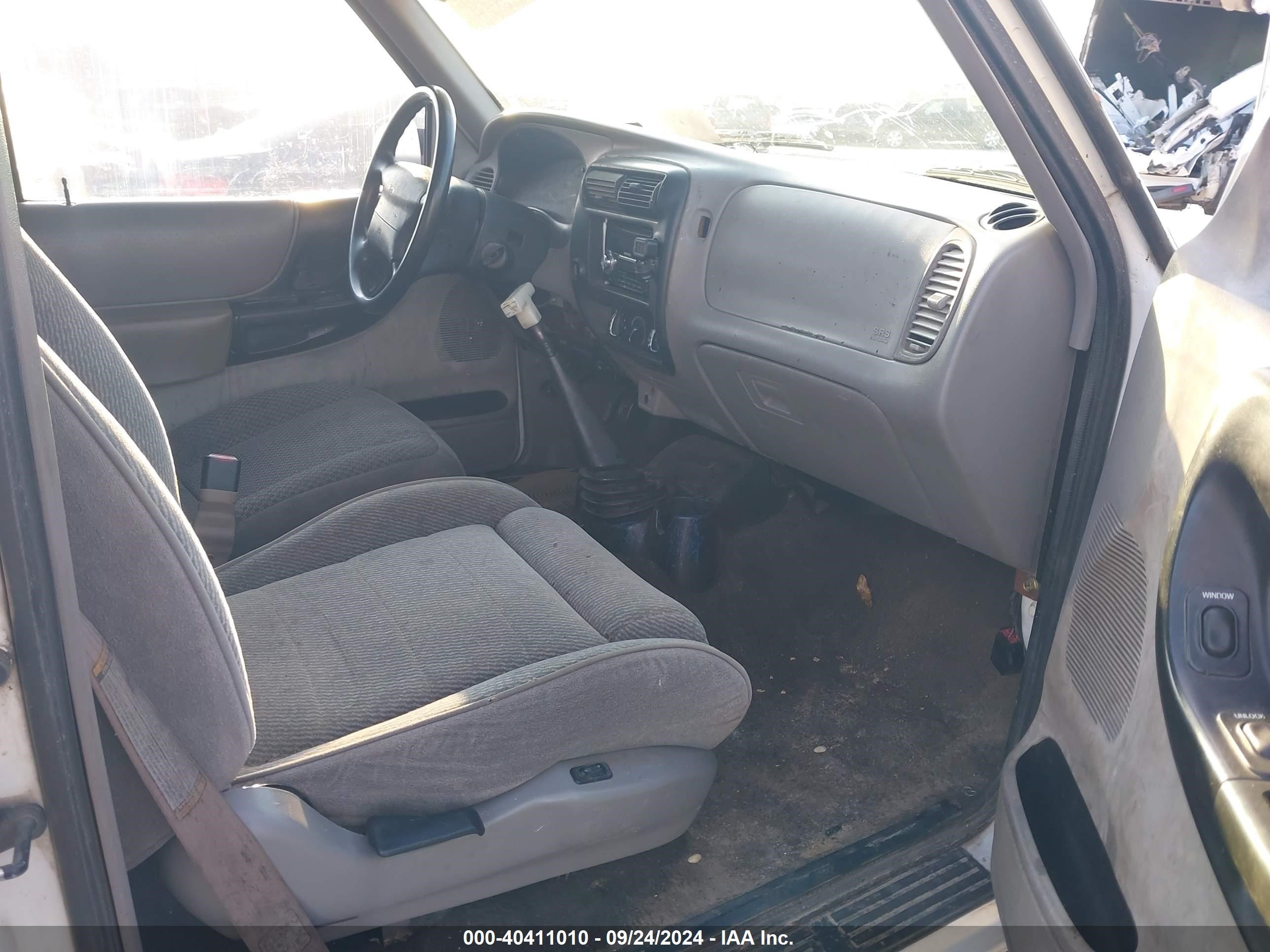 1999 Ford Ranger Xl/xlt White vin: 1FTYR10C9XTA65124