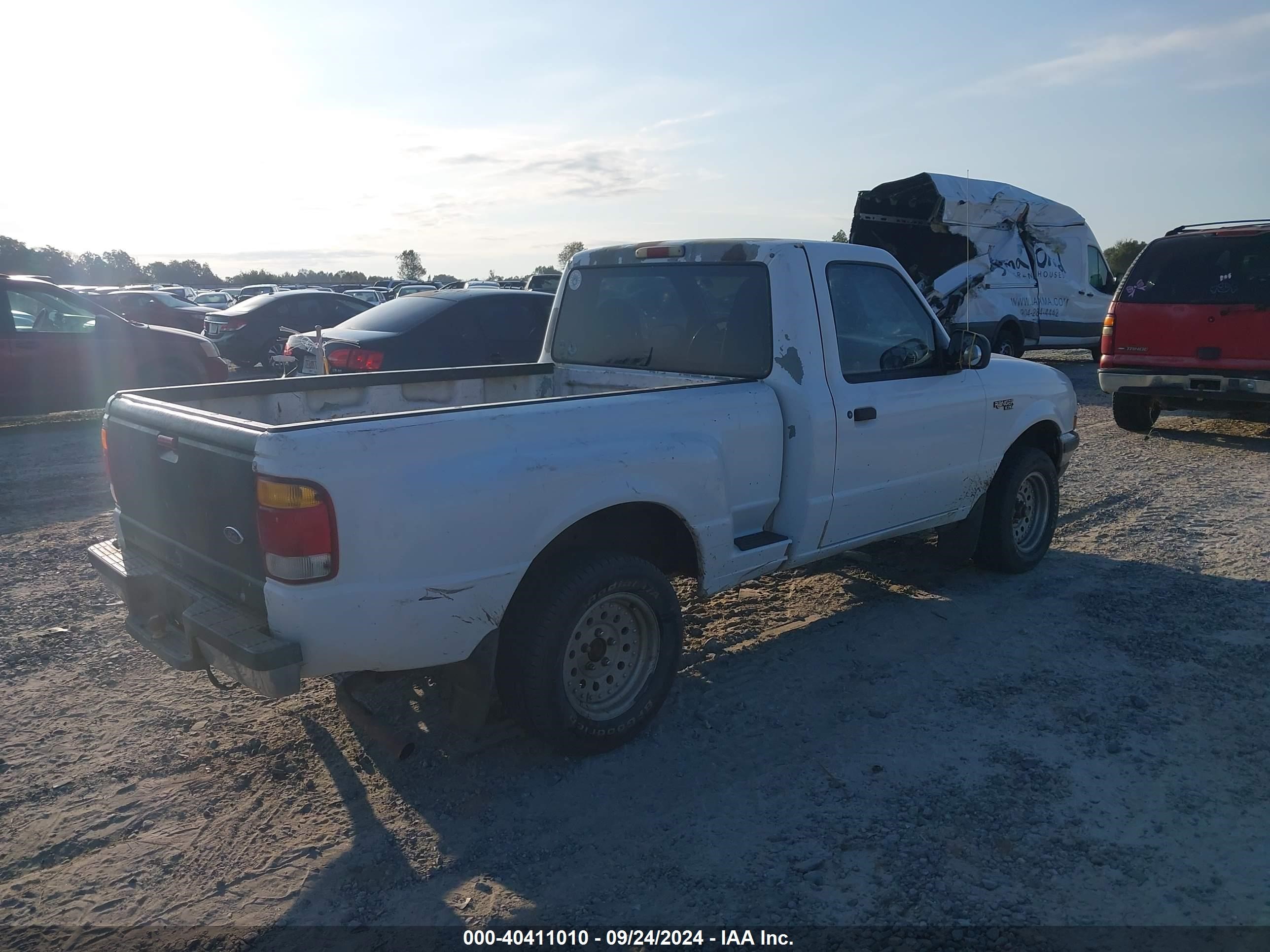 1999 Ford Ranger Xl/xlt White vin: 1FTYR10C9XTA65124