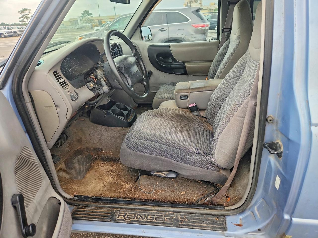 1998 Ford Ranger Blue vin: 1FTYR10CXWUB28305