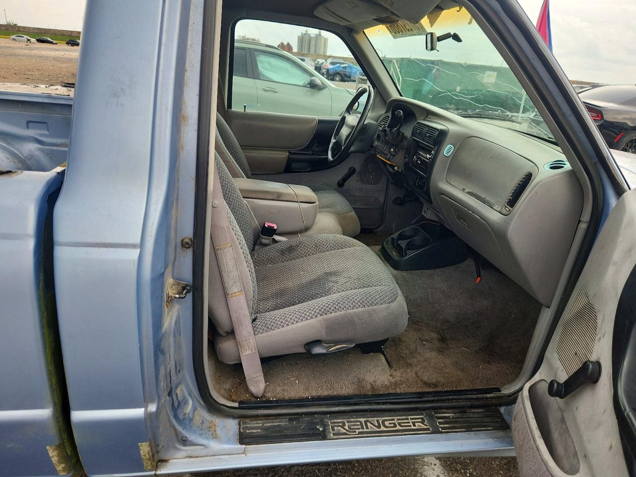 1998 Ford Ranger Blue vin: 1FTYR10CXWUB28305