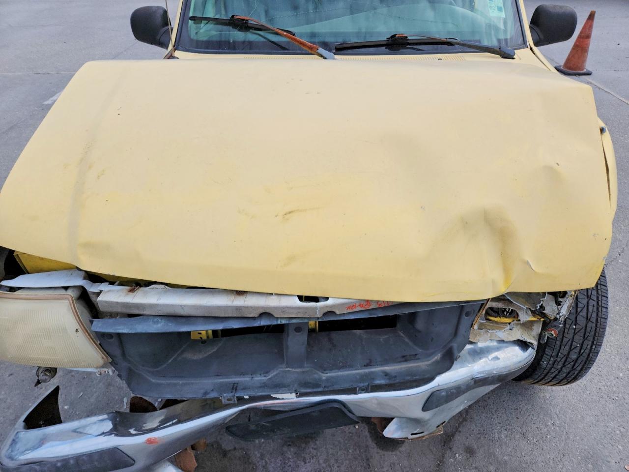 2000 Ford Ranger Yellow vin: 1FTYR10CXYTB01159
