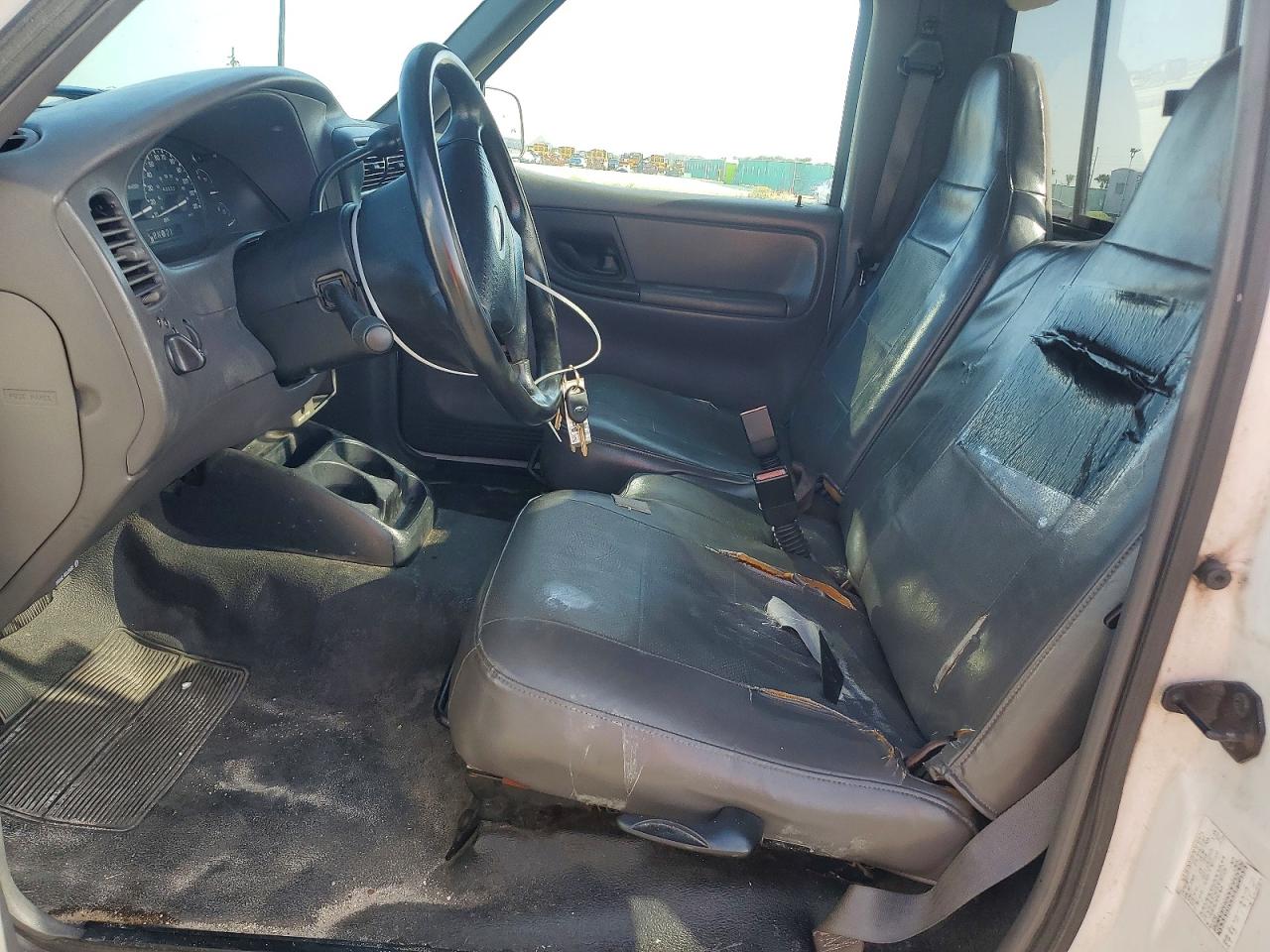 2002 Ford Ranger Белый vin: 1FTYR10D02PA37948