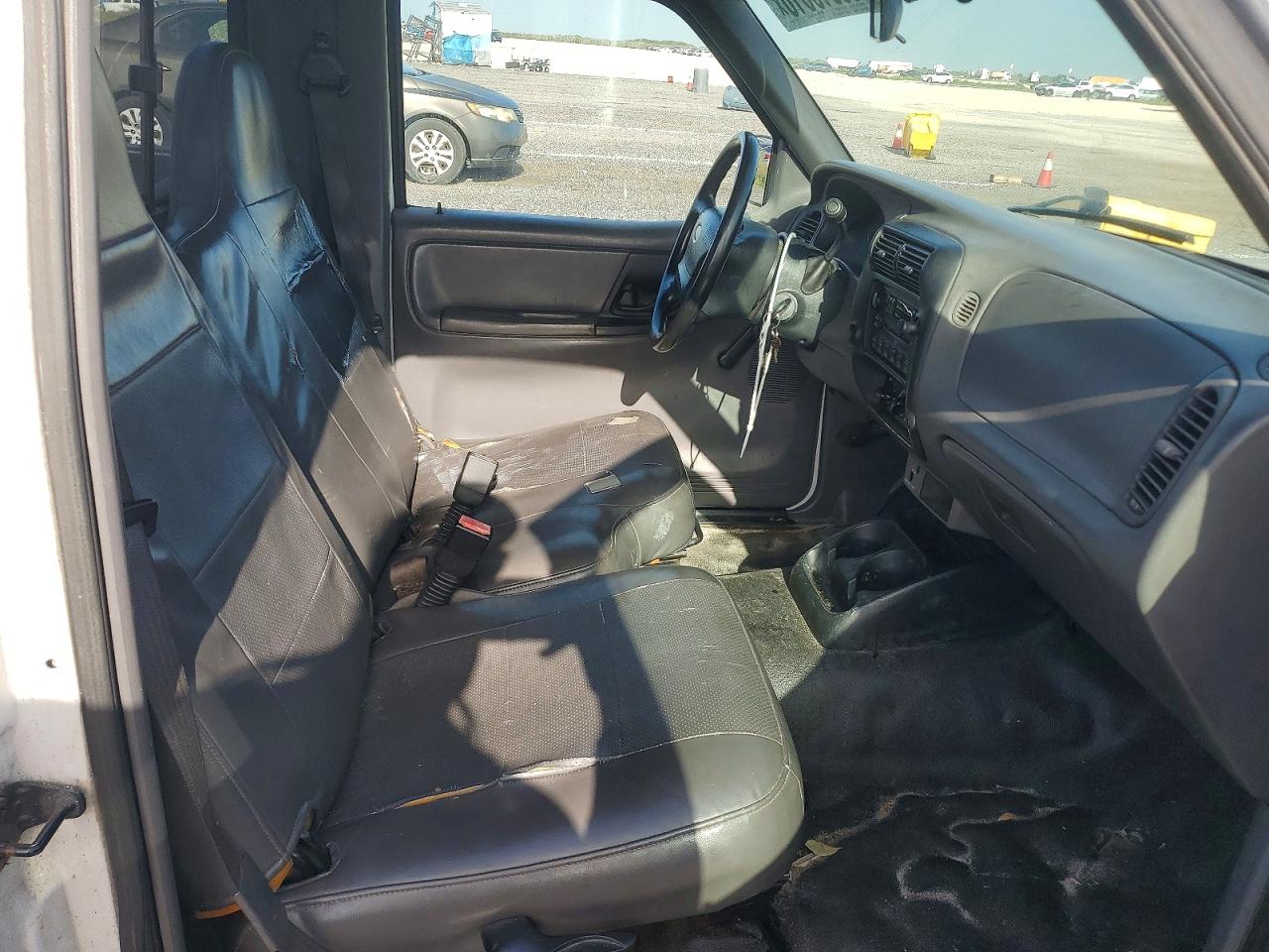 2002 Ford Ranger Белый vin: 1FTYR10D02PA37948