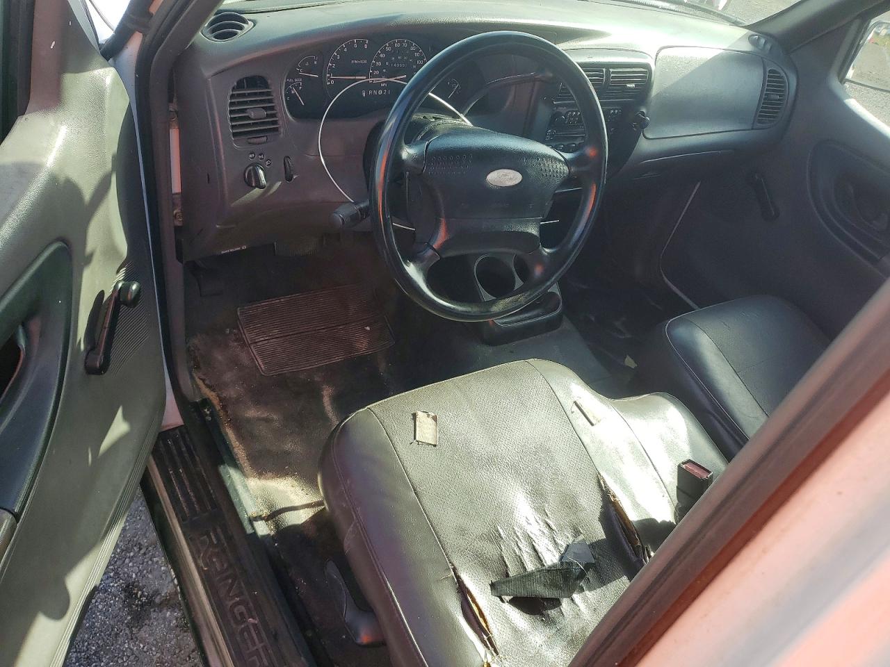 2002 Ford Ranger Белый vin: 1FTYR10D02PA37948