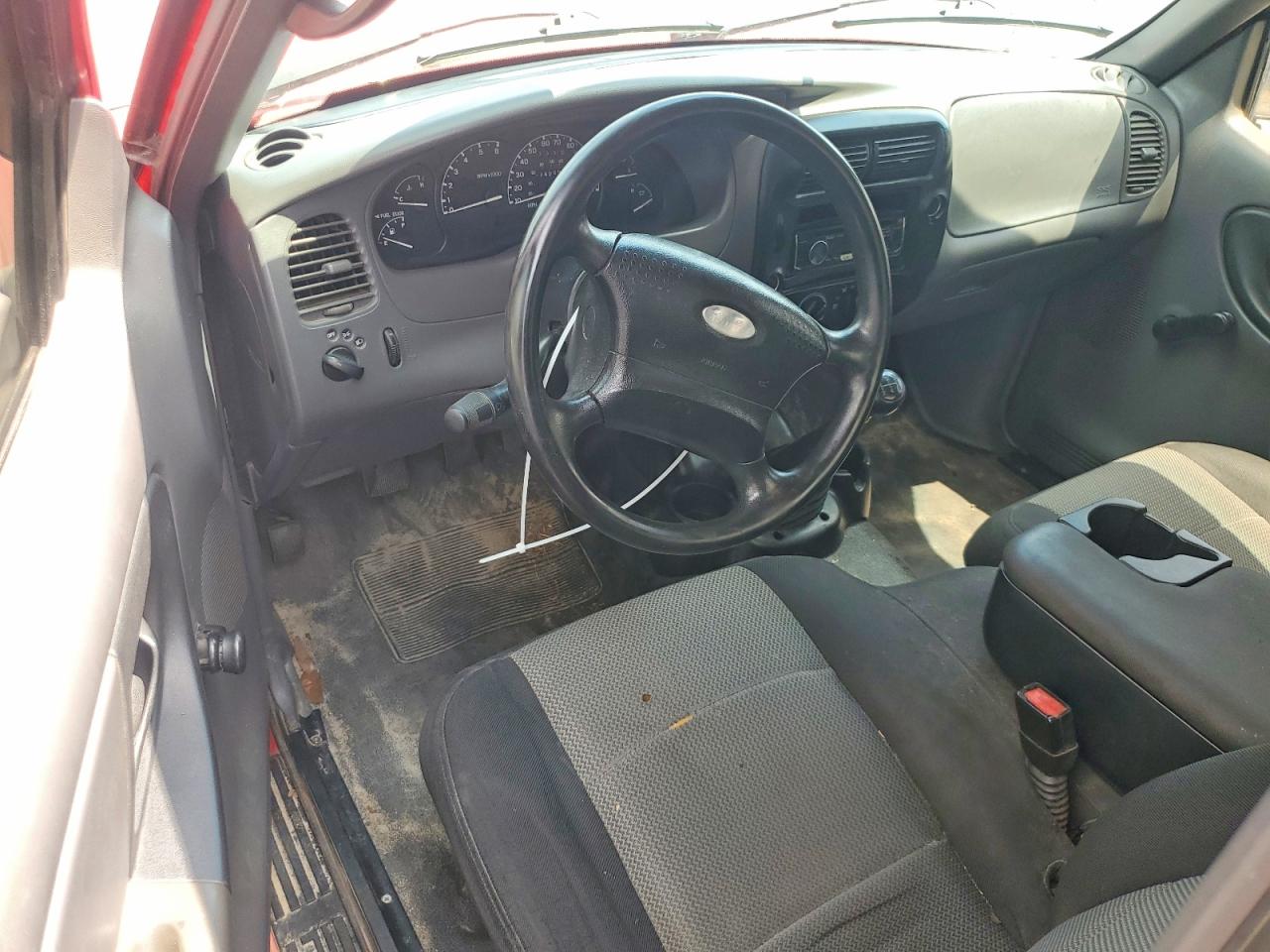 2003 Ford Ranger Red vin: 1FTYR10D03PA56680