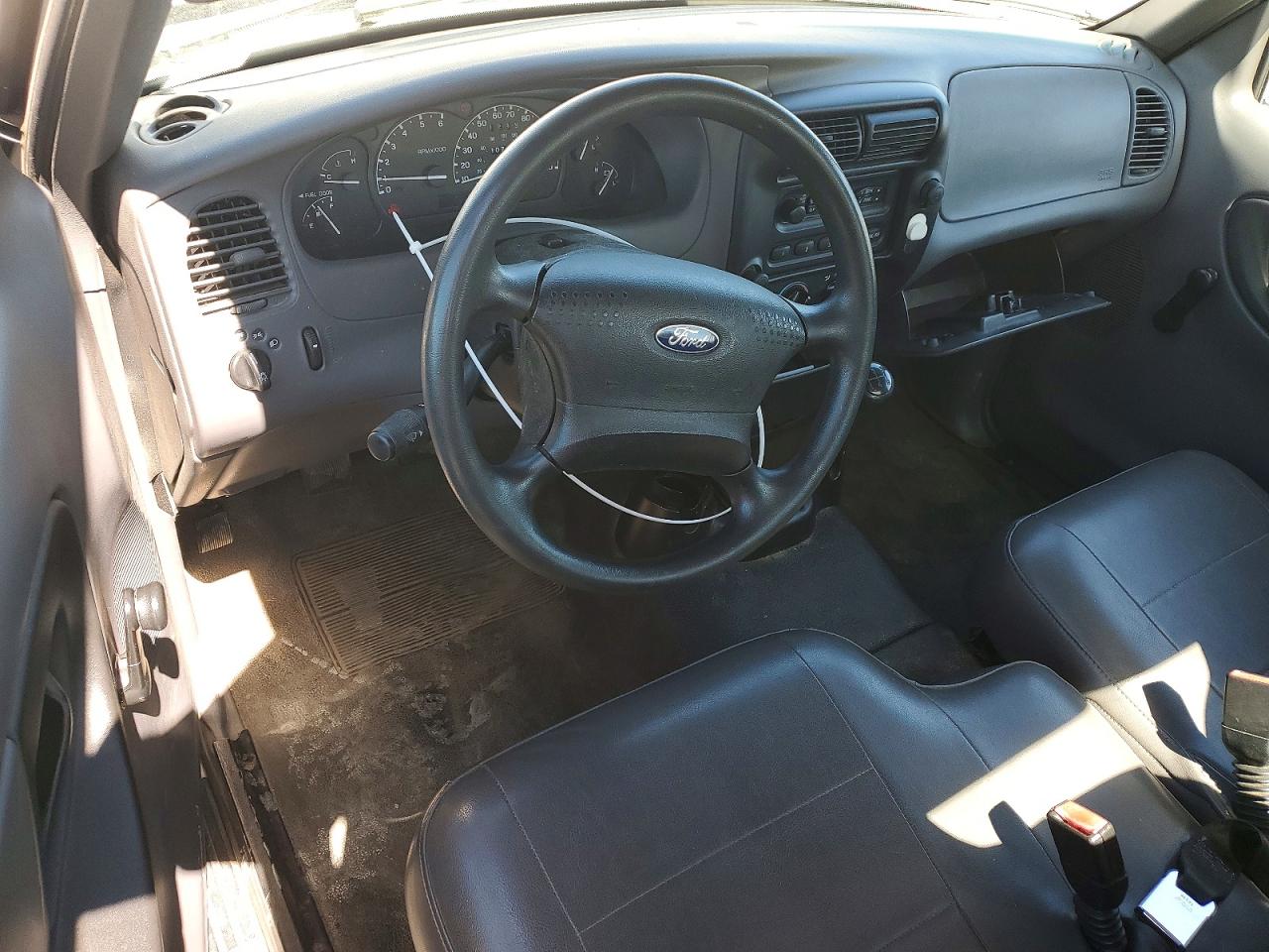 2003 Ford Ranger Серебряный vin: 1FTYR10D03PA80980