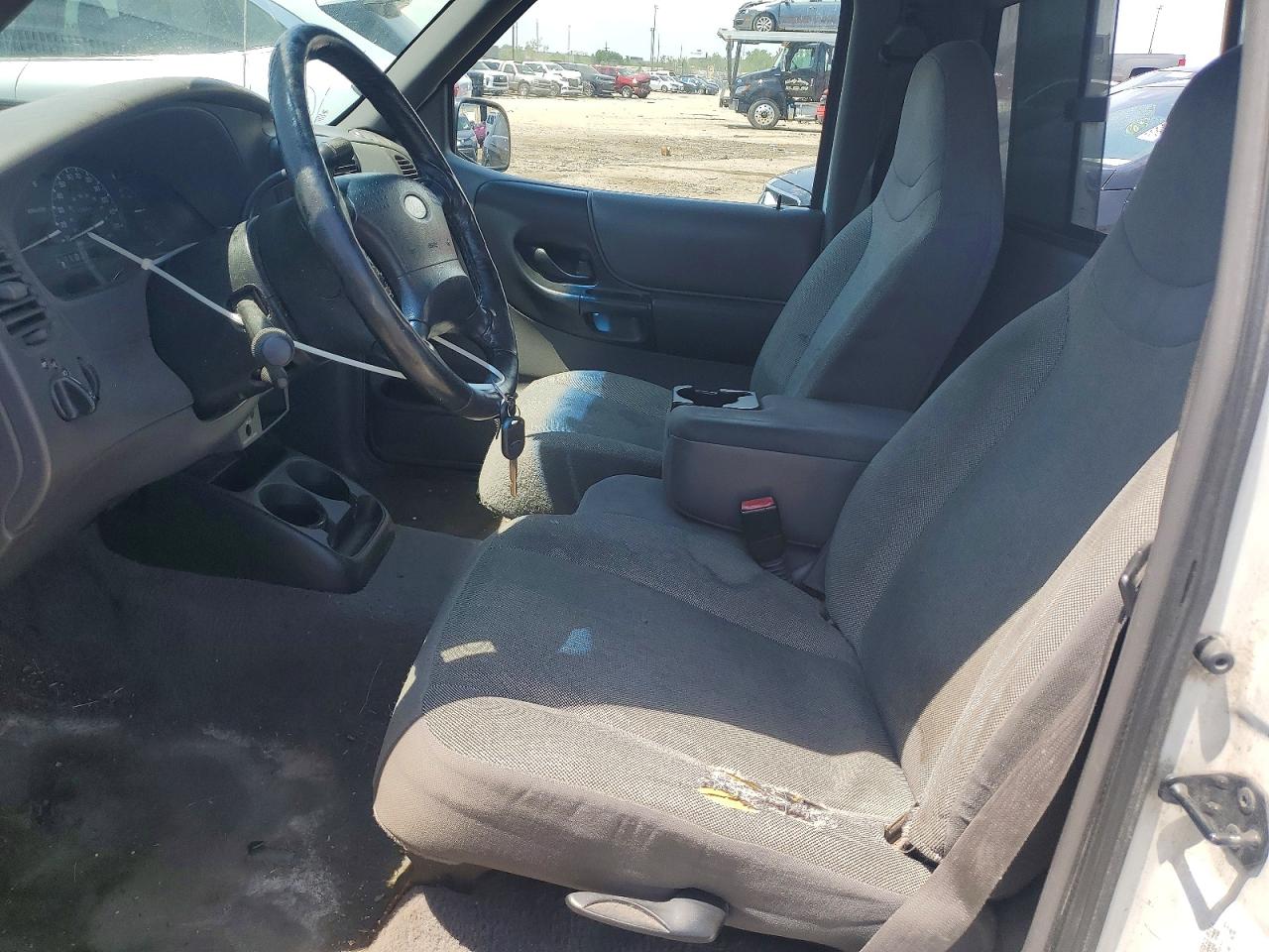 2002 Ford Ranger Белый vin: 1FTYR10D12TA21586