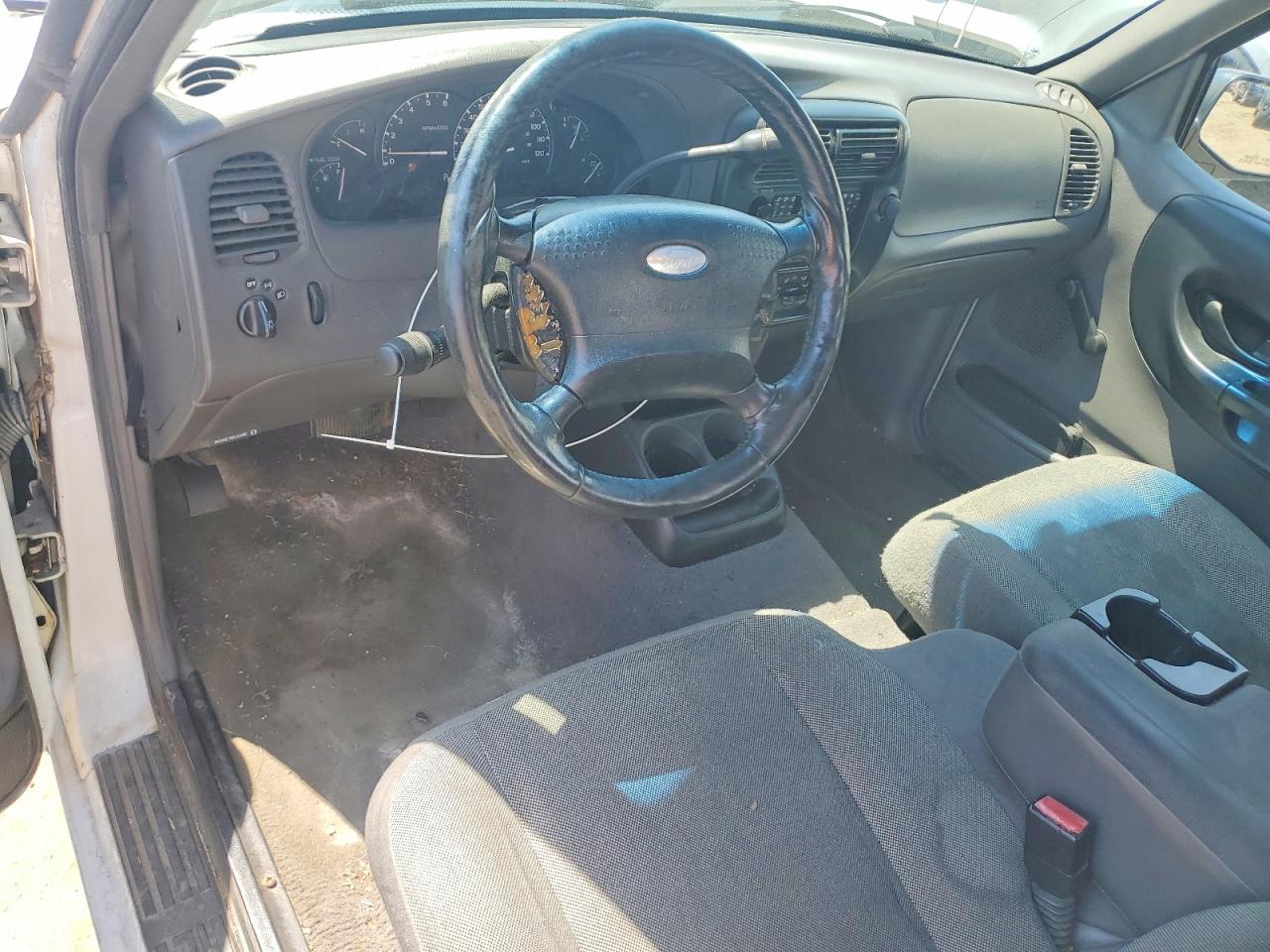 2002 Ford Ranger Белый vin: 1FTYR10D12TA21586