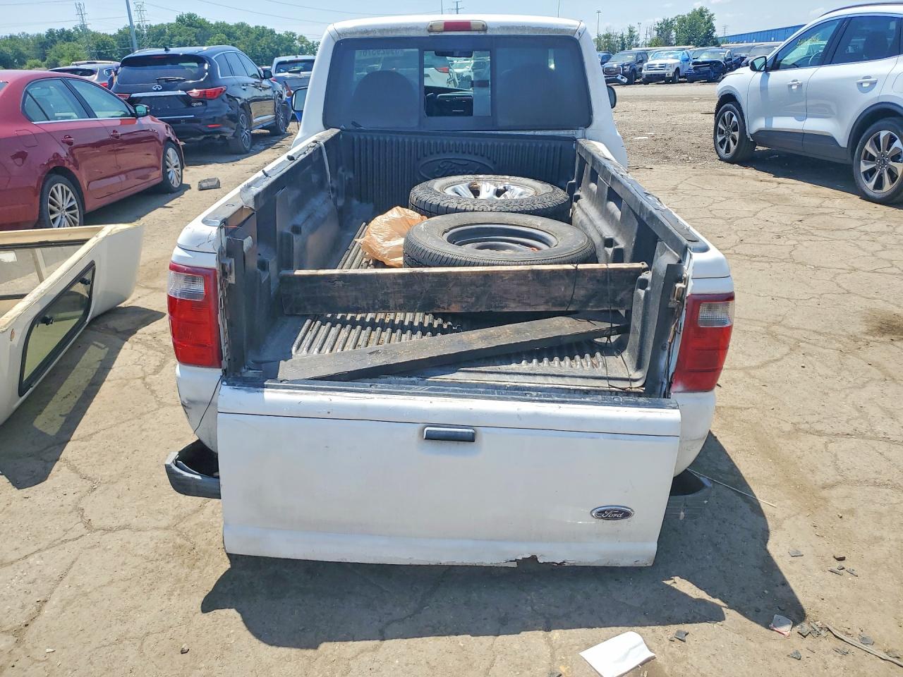 2002 Ford Ranger Белый vin: 1FTYR10D12TA21586