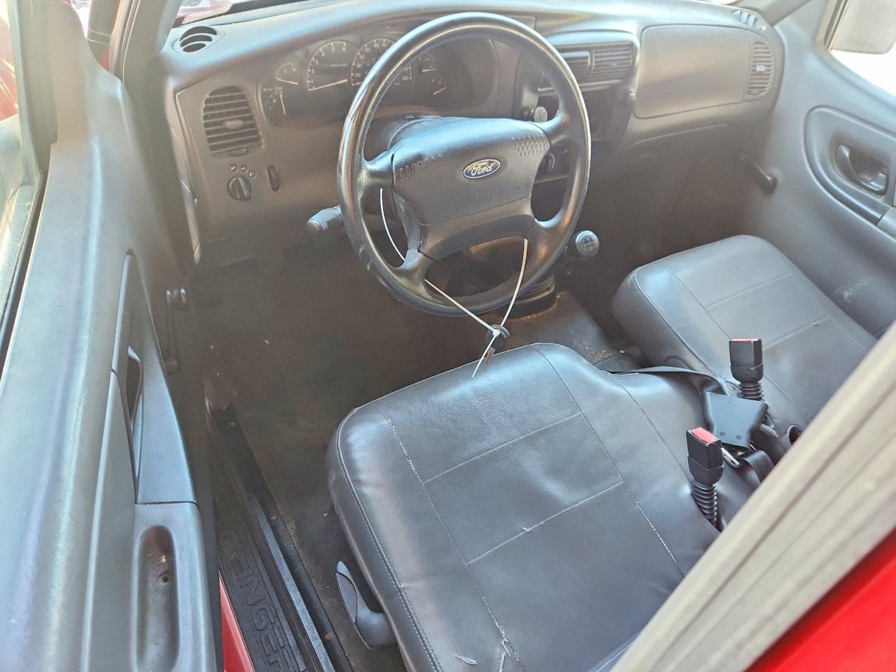 2003 Ford Ranger Red vin: 1FTYR10D33PB76165