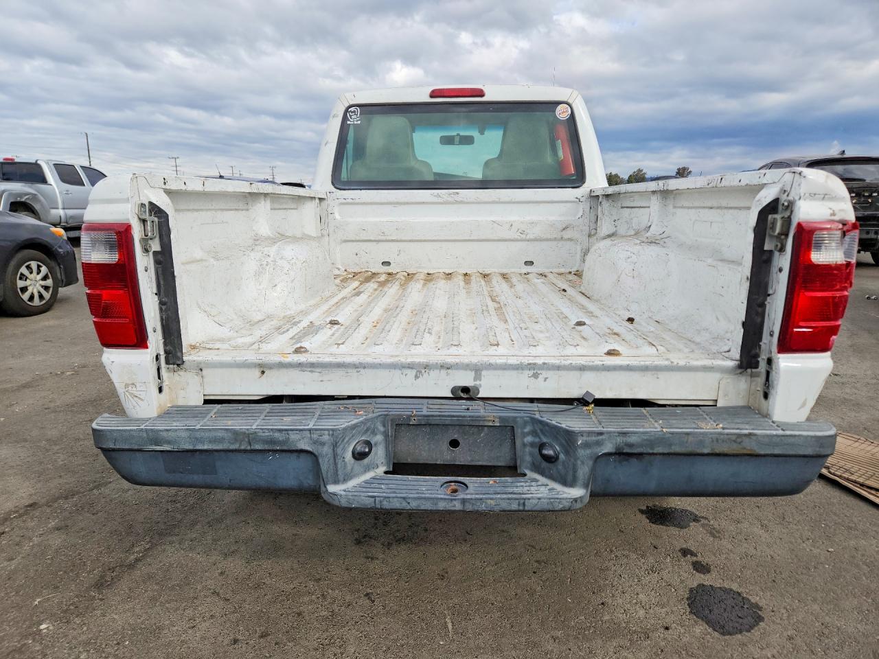 2004 Ford Ranger White vin: 1FTYR10D44PA58675
