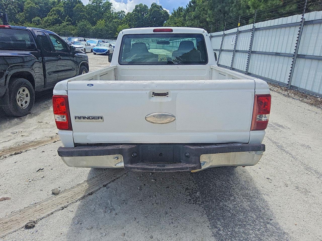 2006 Ford Ranger White vin: 1FTYR10D46PA61661