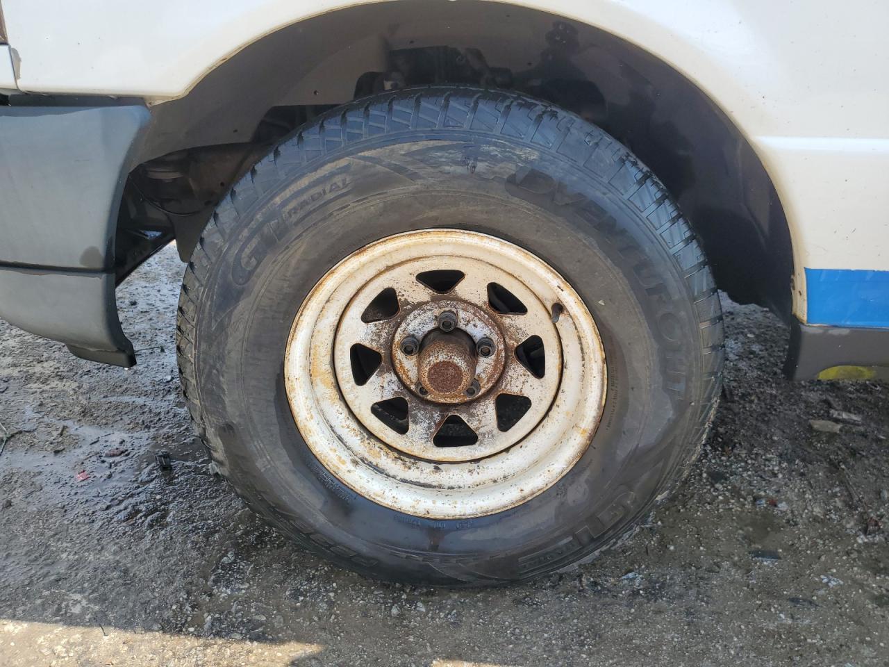 2006 Ford Ranger White vin: 1FTYR10D46PA61661 Damage: Left Front Wheel, Rust, Repair Required