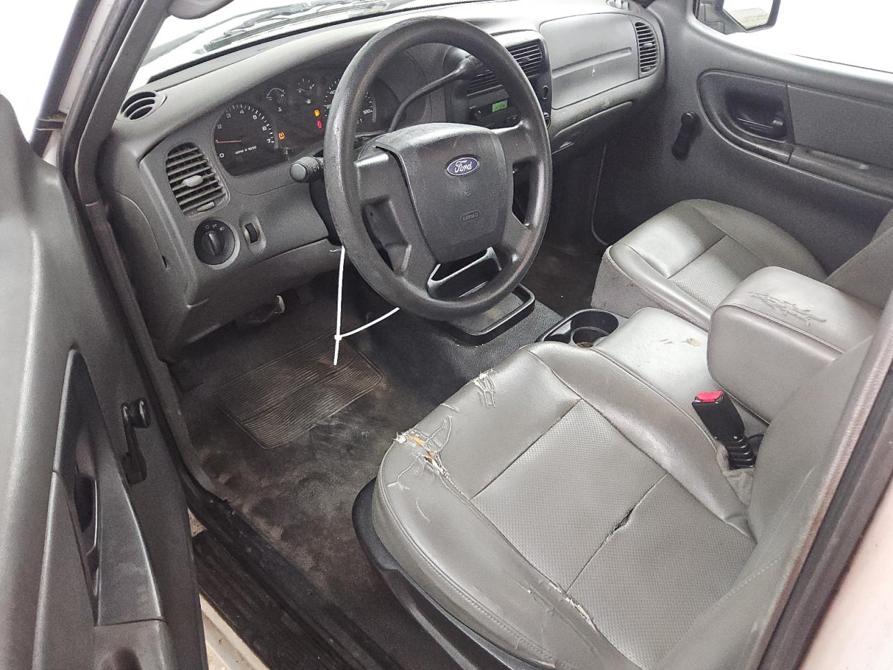 2008 Ford Ranger White vin: 1FTYR10D58PA50056 Damage: Front Center Armrest, Worn, Replacement Required
