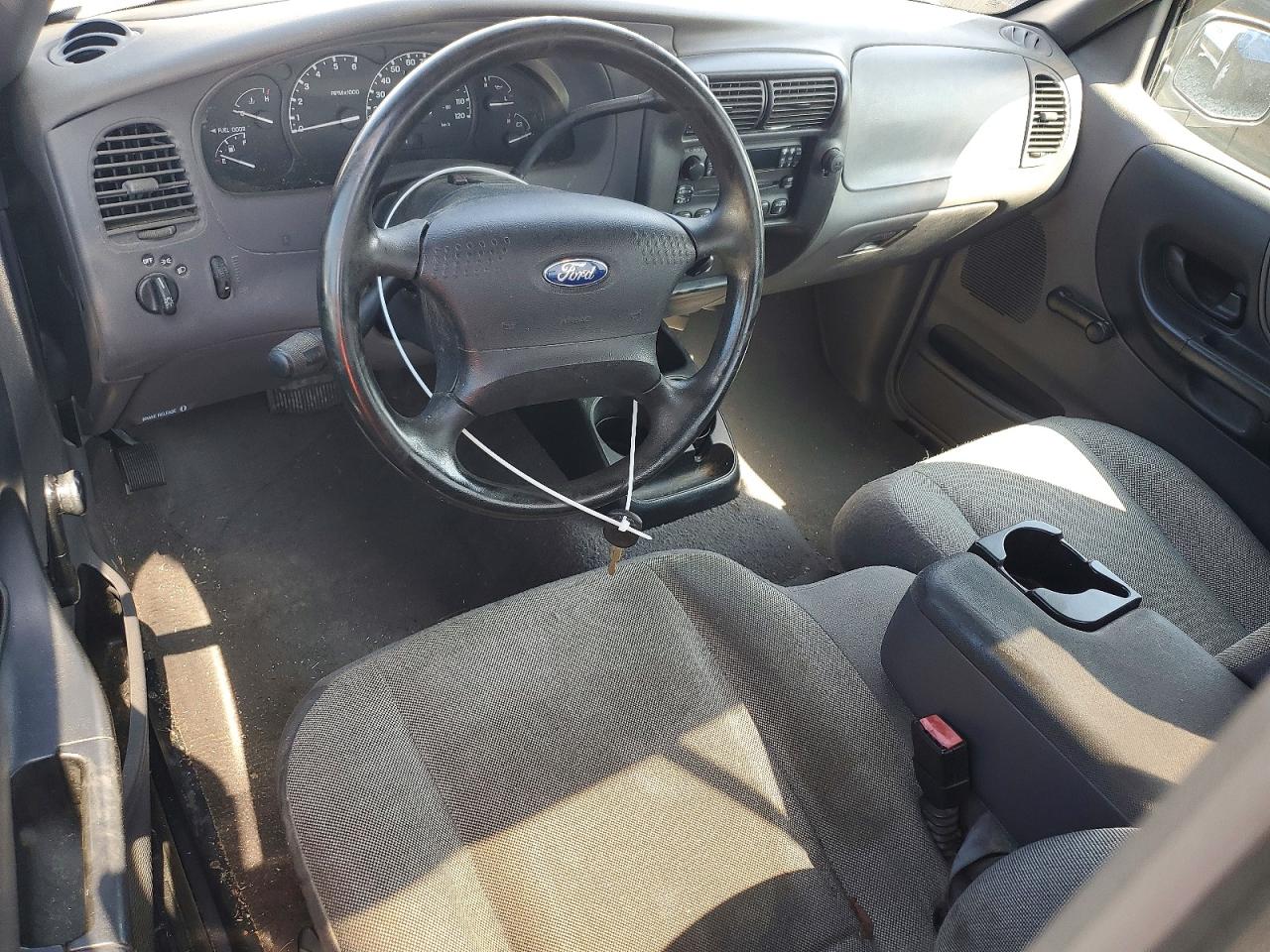 2002 Ford Ranger Silver vin: 1FTYR10D62PB75025