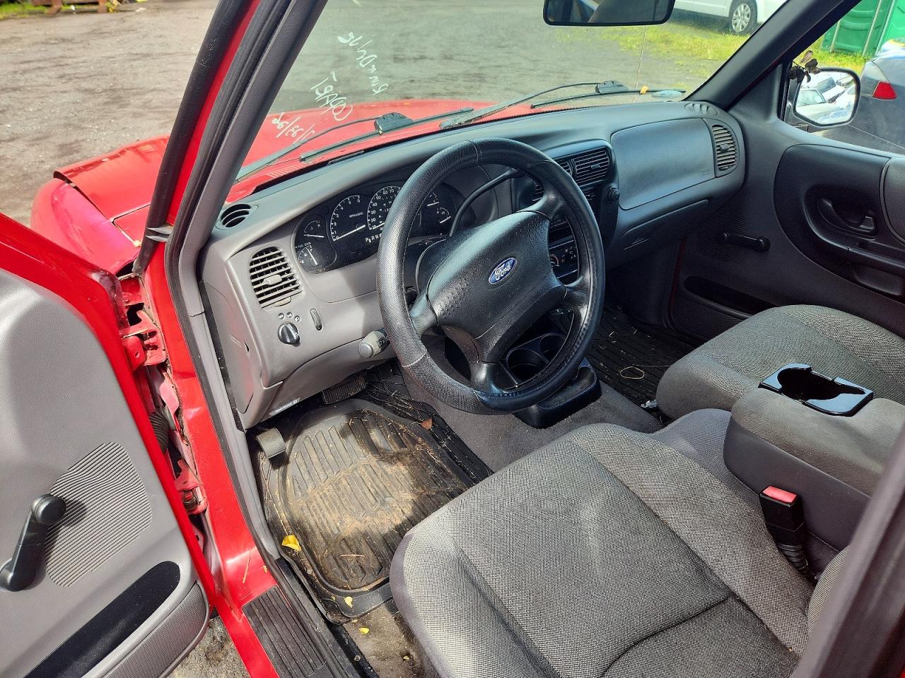 2002 Ford Ranger Red vin: 1FTYR10D72TA57329
