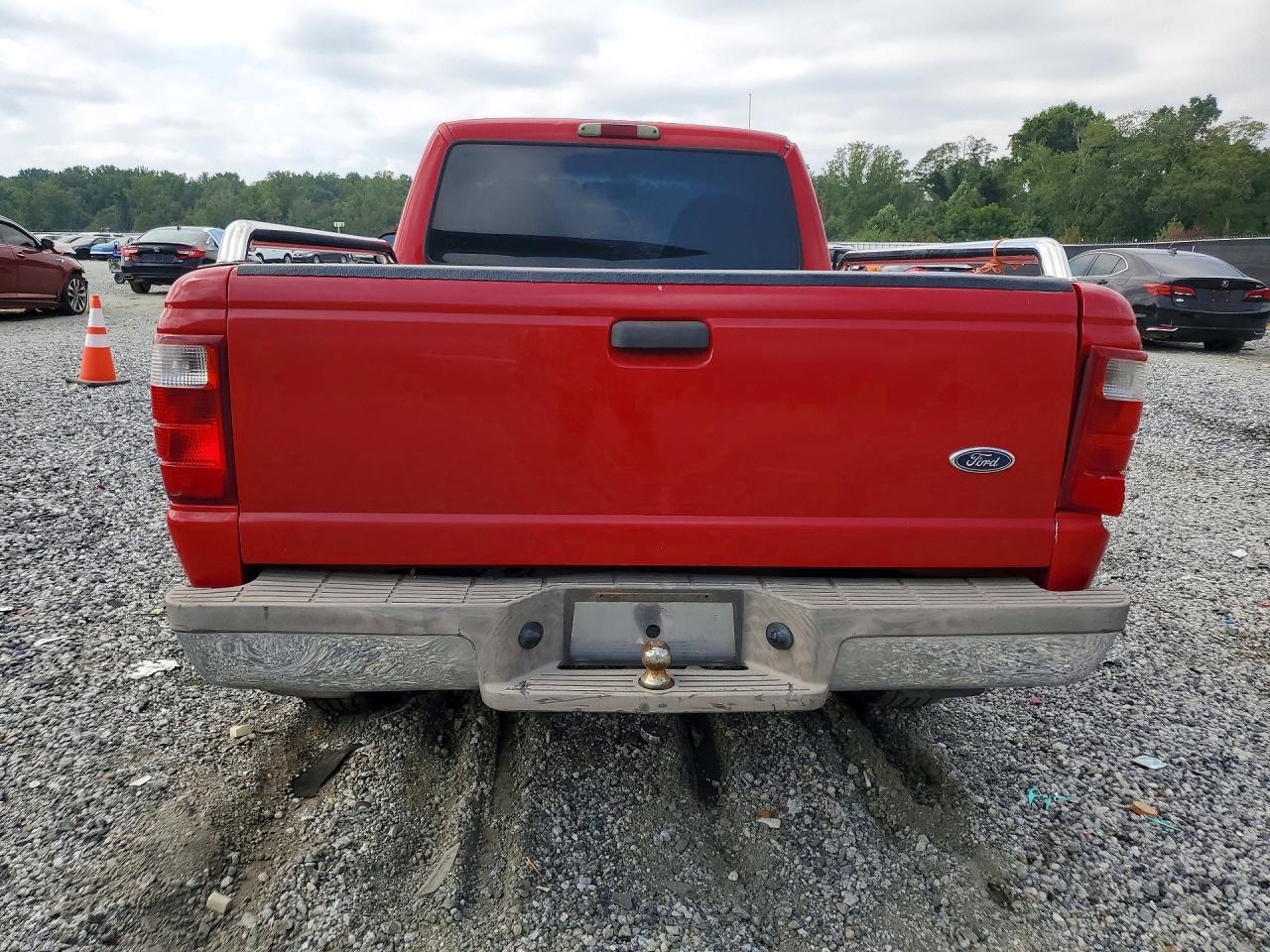 2002 Ford Ranger Red vin: 1FTYR10D92TA68963