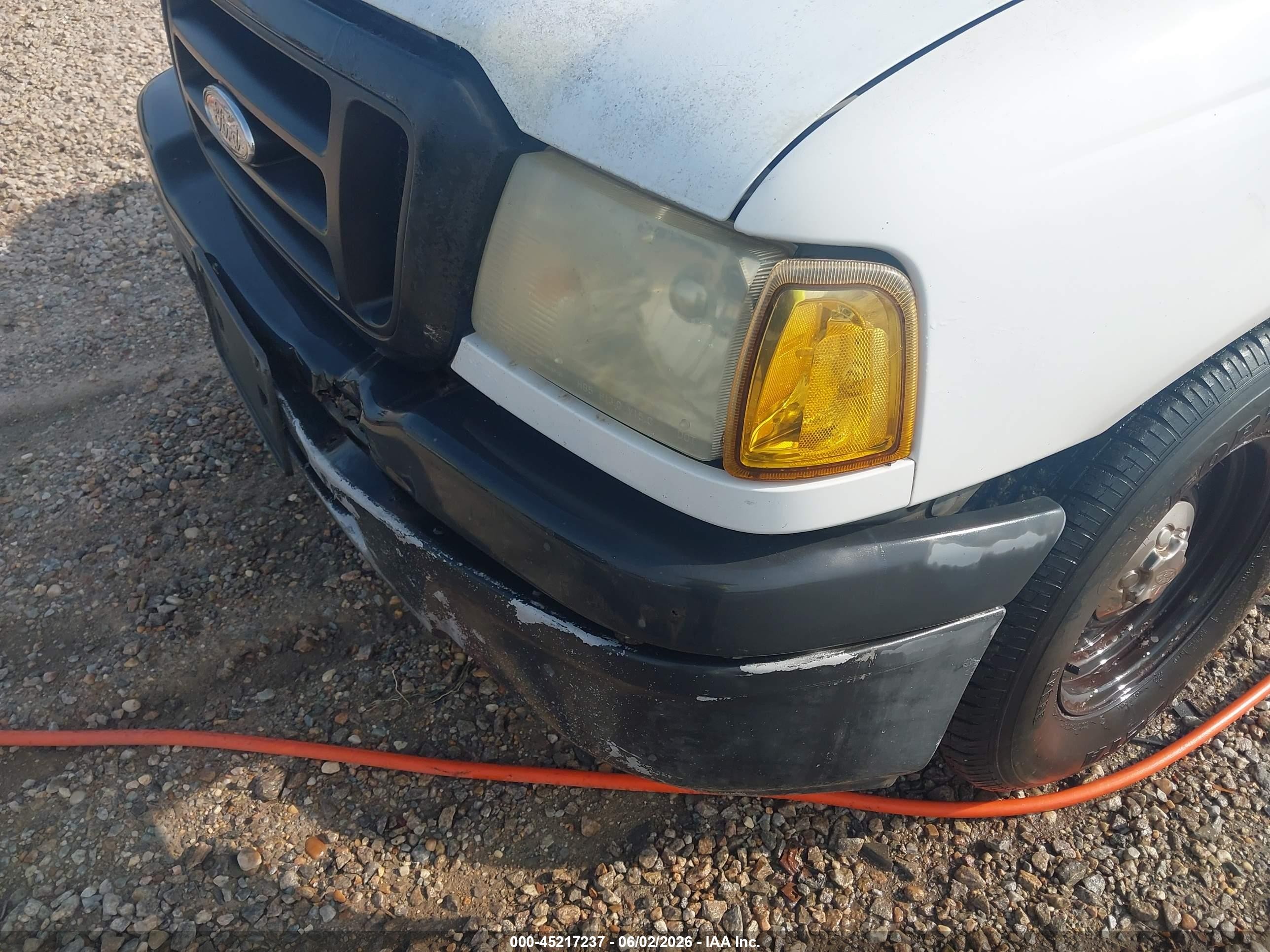 2005 Ford Ranger   White vin: 1FTYR10D95PA72377
