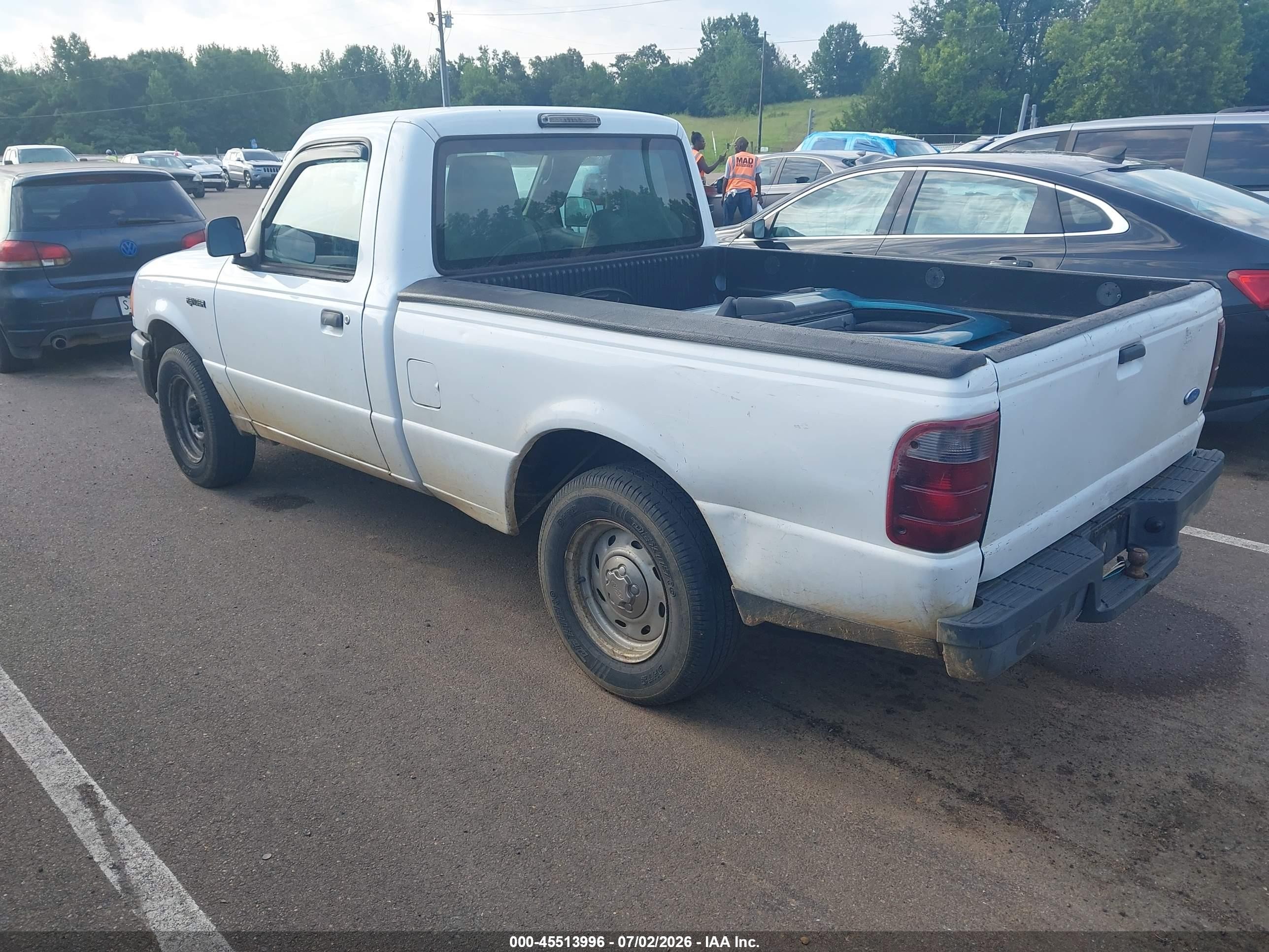 2005 Ford Ranger   White vin: 1FTYR10D95PA84223
