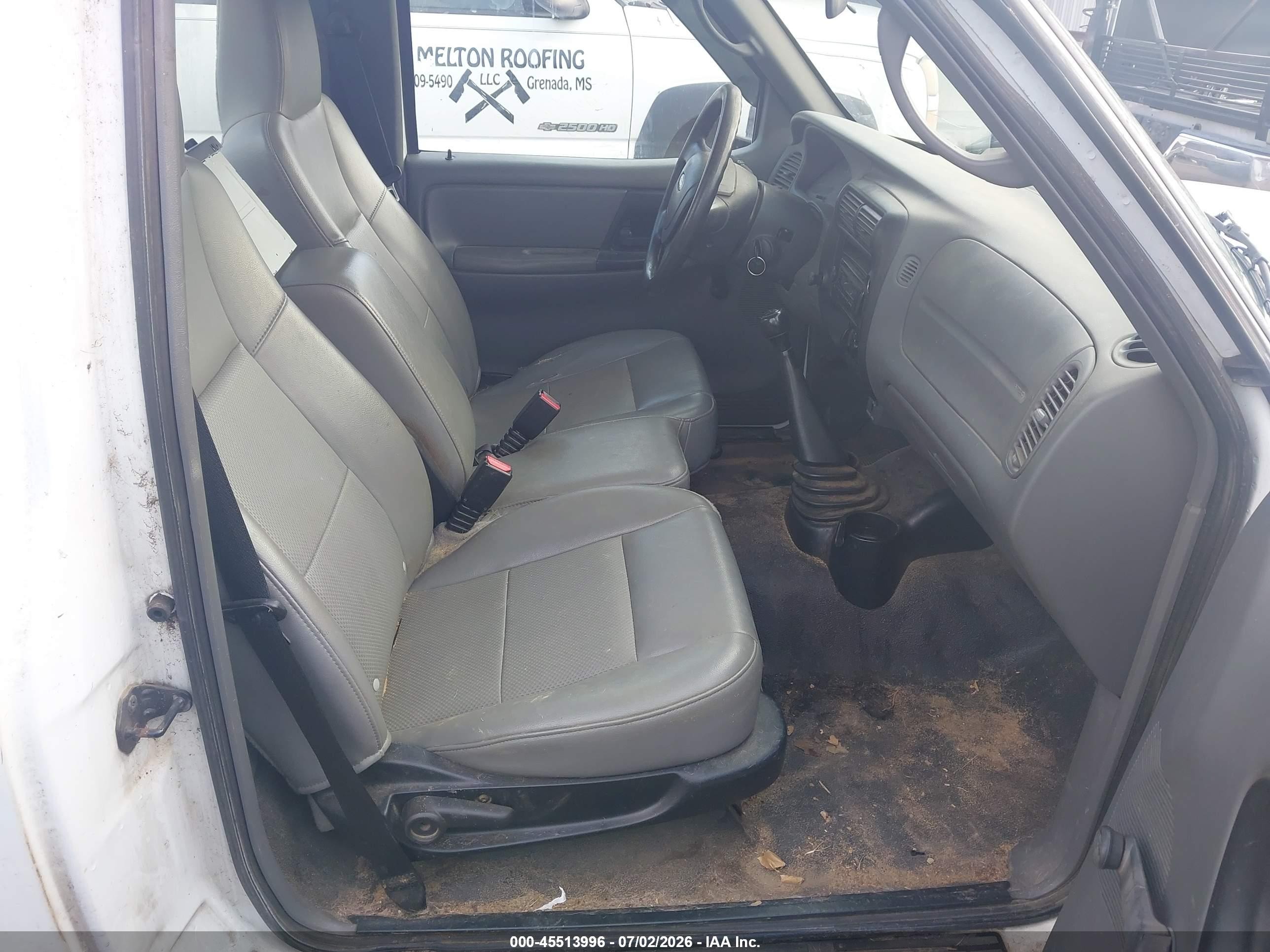 2005 Ford Ranger   White vin: 1FTYR10D95PA84223
