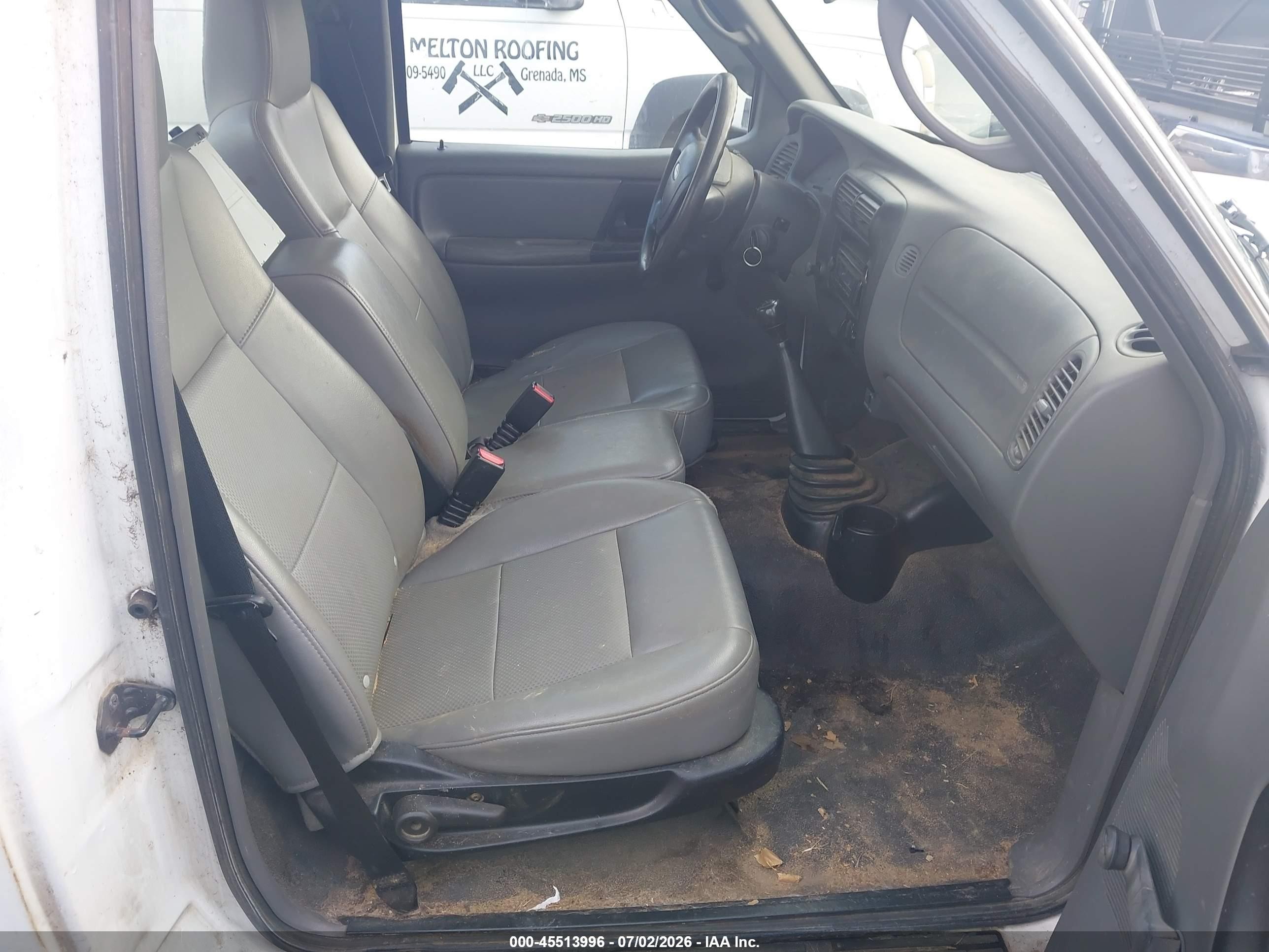 2005 Ford Ranger   White vin: 1FTYR10D95PA84223