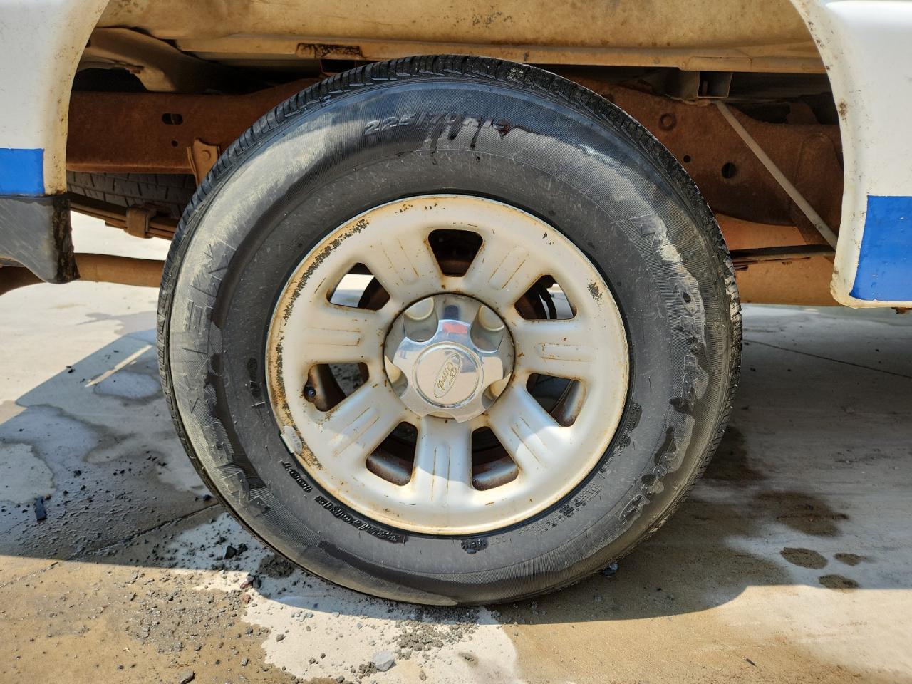 2008 Ford Ranger White vin: 1FTYR10D98PA74179 Damage: Right Rear Wheel, Corrosion, > 12 Inches