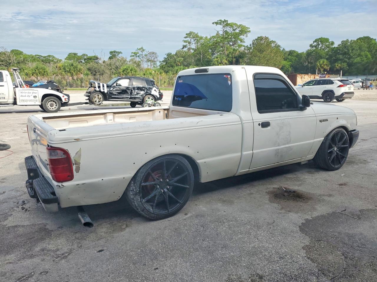 2002 Ford Ranger White vin: 1FTYR10DX2PB59068