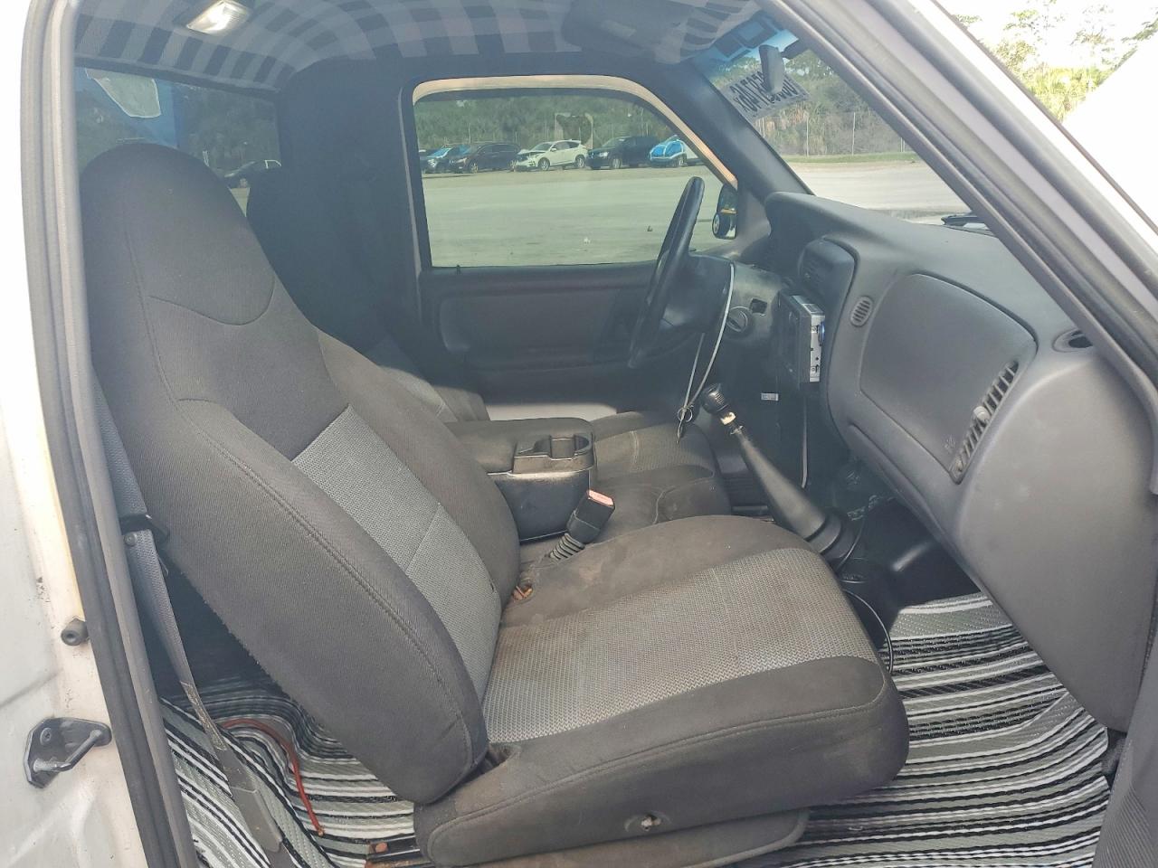 2002 Ford Ranger White vin: 1FTYR10DX2PB59068