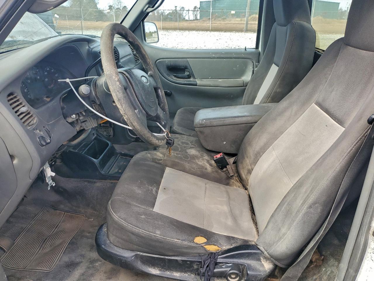 2005 Ford Ranger White vin: 1FTYR10U05PB12510