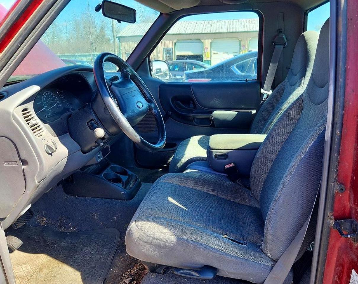 2001 Ford Ranger Red vin: 1FTYR10U11PA21997