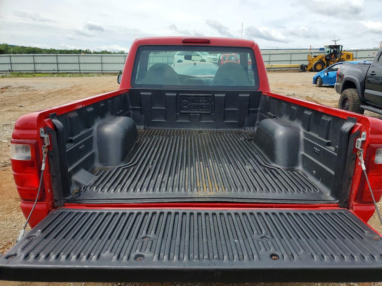 2002 Ford Ranger Red vin: 1FTYR10U12TA04948