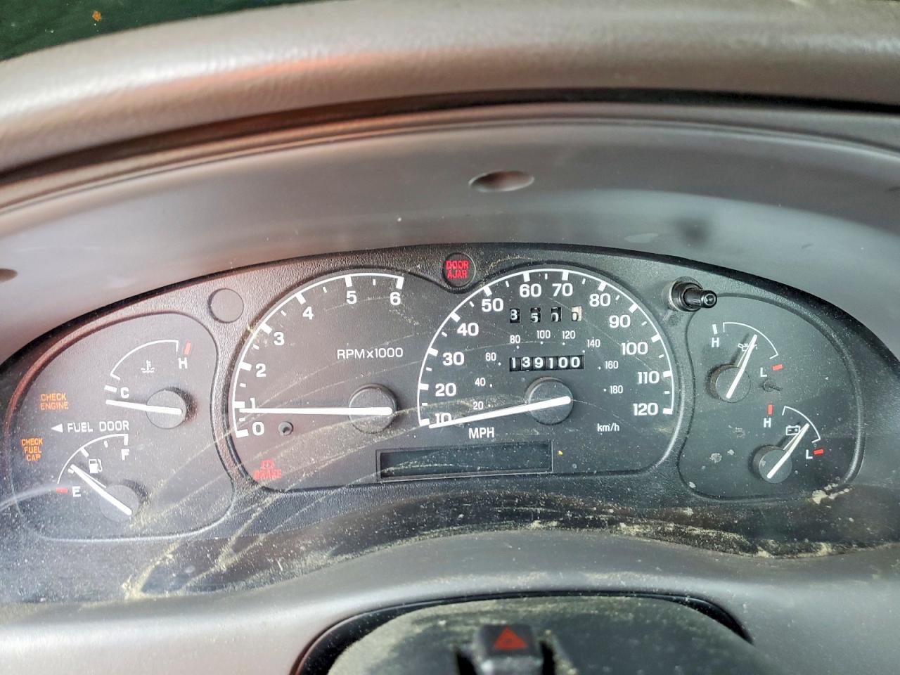 2002 Ford Ranger Red vin: 1FTYR10U12TA04948