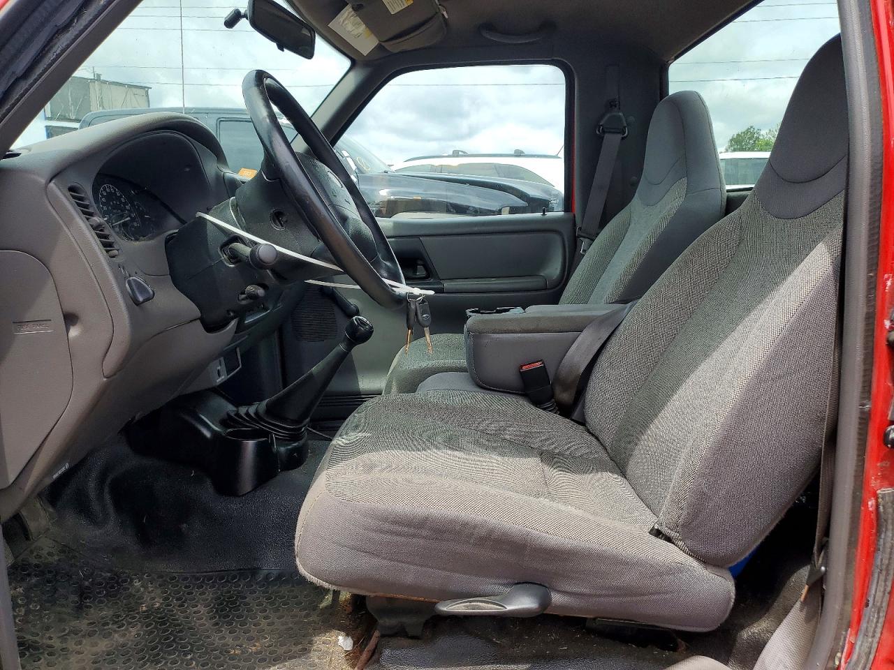 2002 Ford Ranger Red vin: 1FTYR10U12TA04948